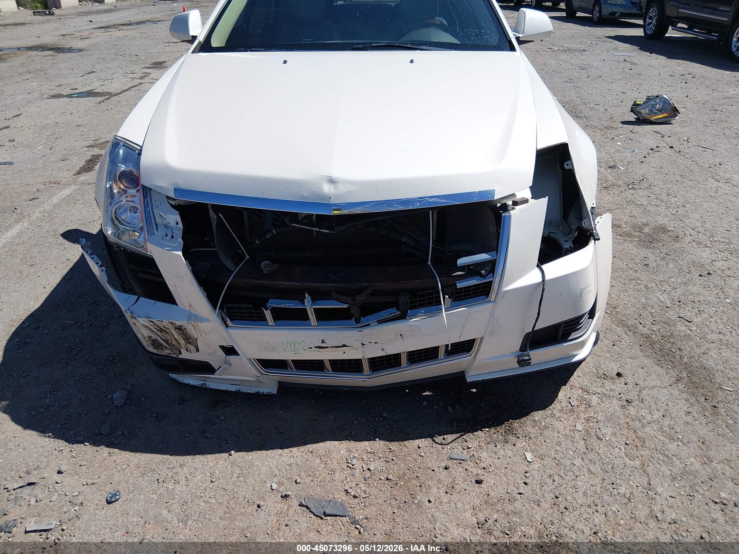 2013 Cadillac Cts Luxury White vin: 1G6DF5E57D0161682
