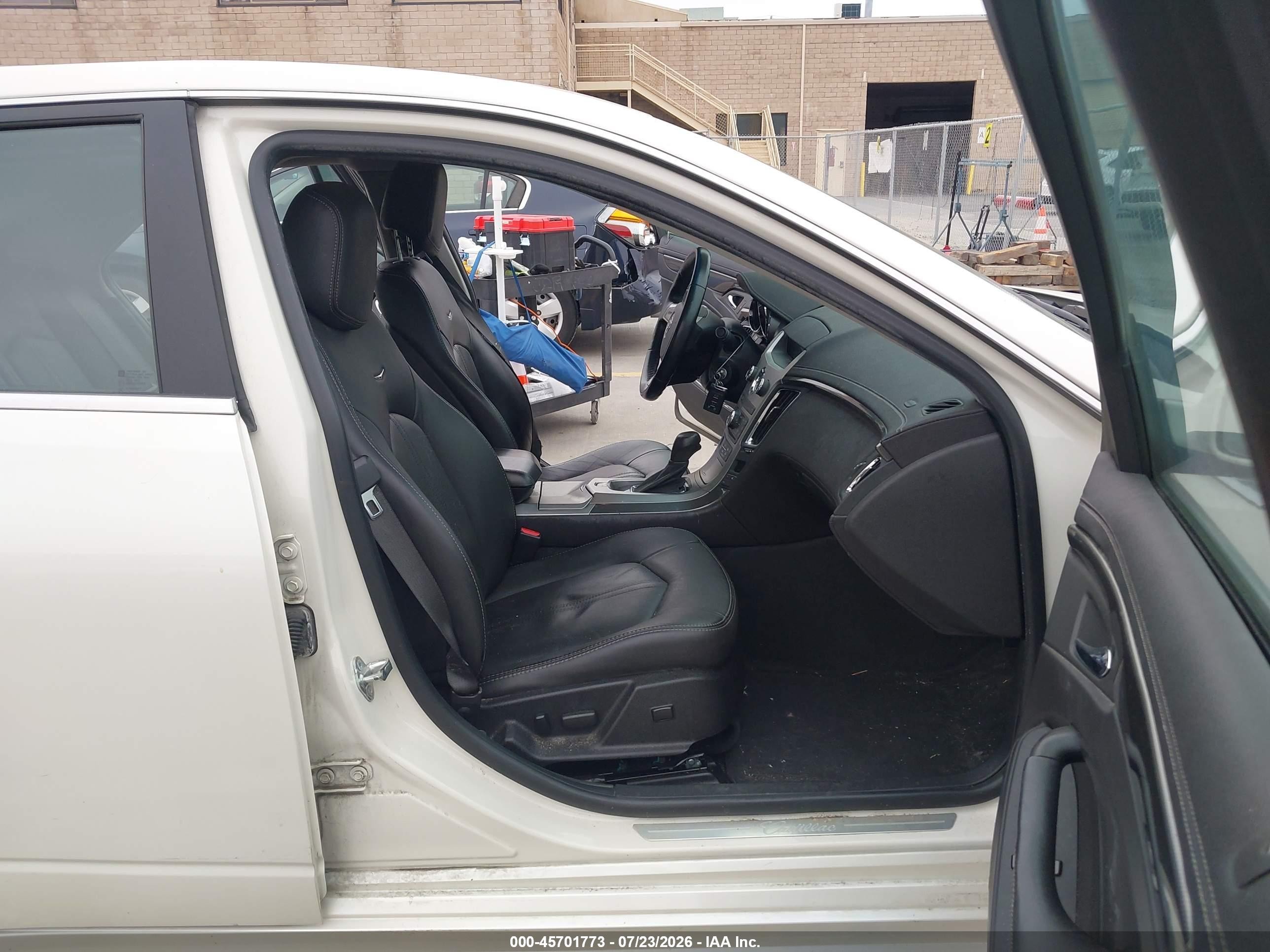 2013 Cadillac Cts Luxury Белый vin: 1G6DF5E59D0108272