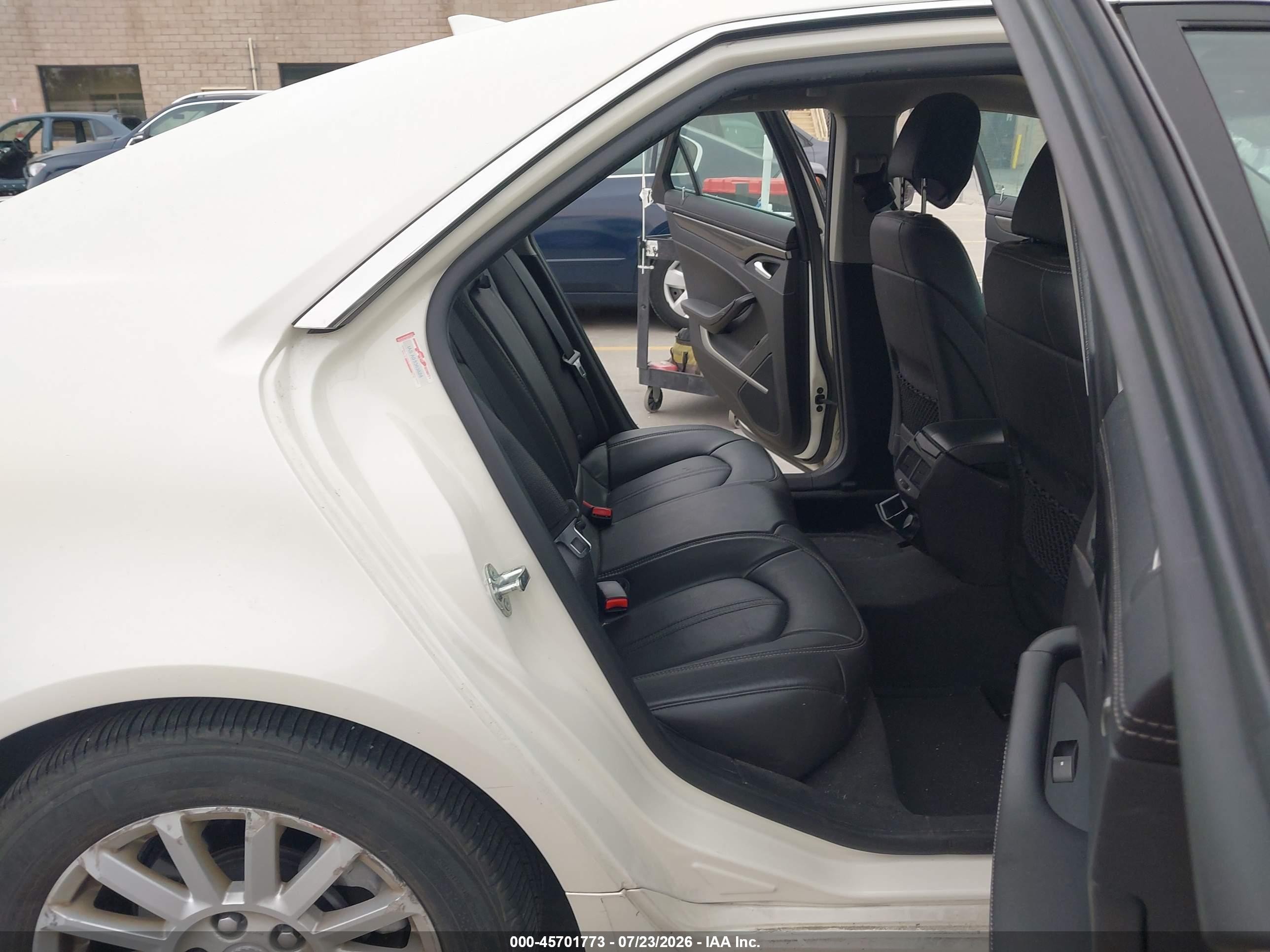 2013 Cadillac Cts Luxury Белый vin: 1G6DF5E59D0108272