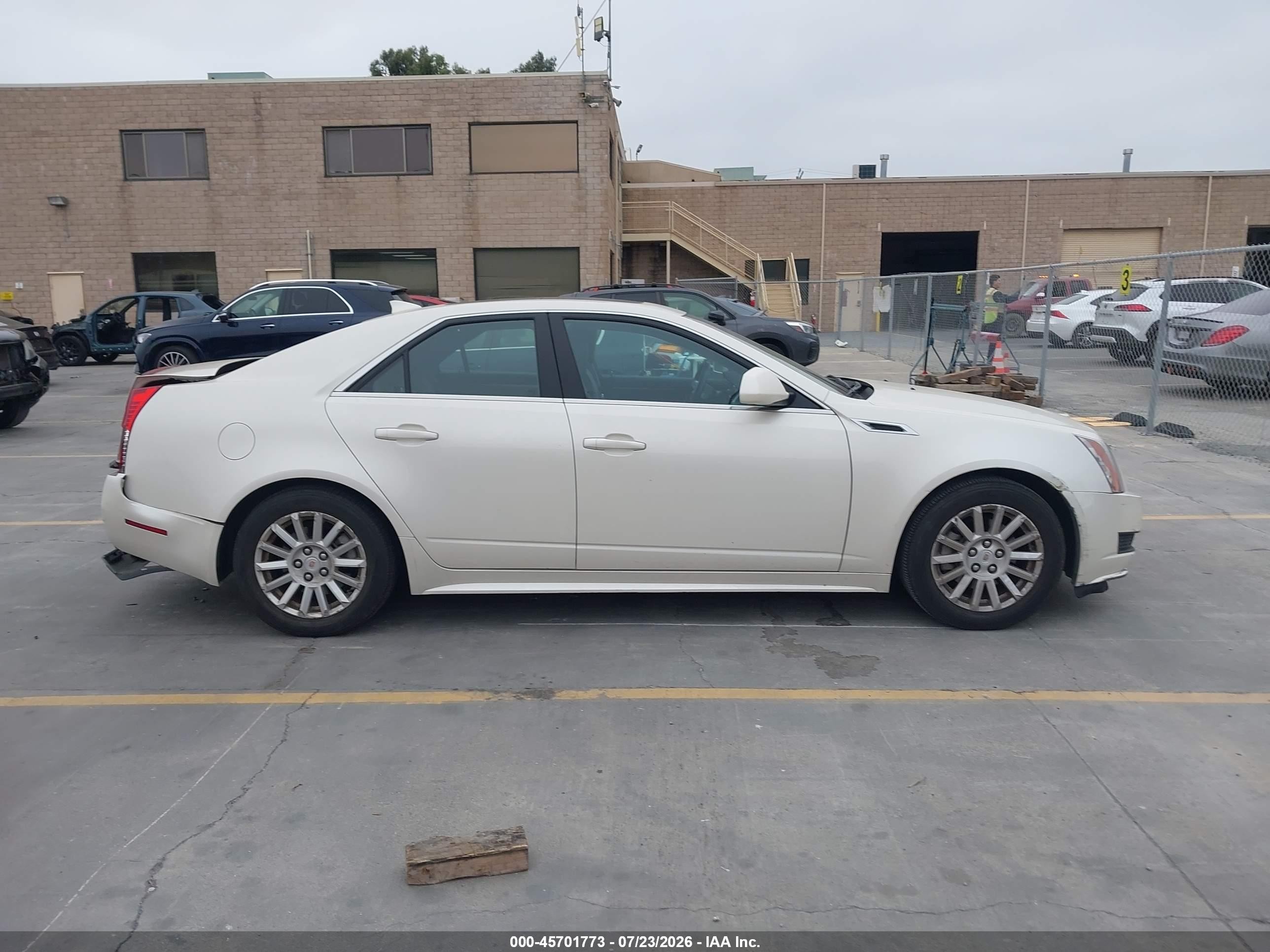 2013 Cadillac Cts Luxury Белый vin: 1G6DF5E59D0108272