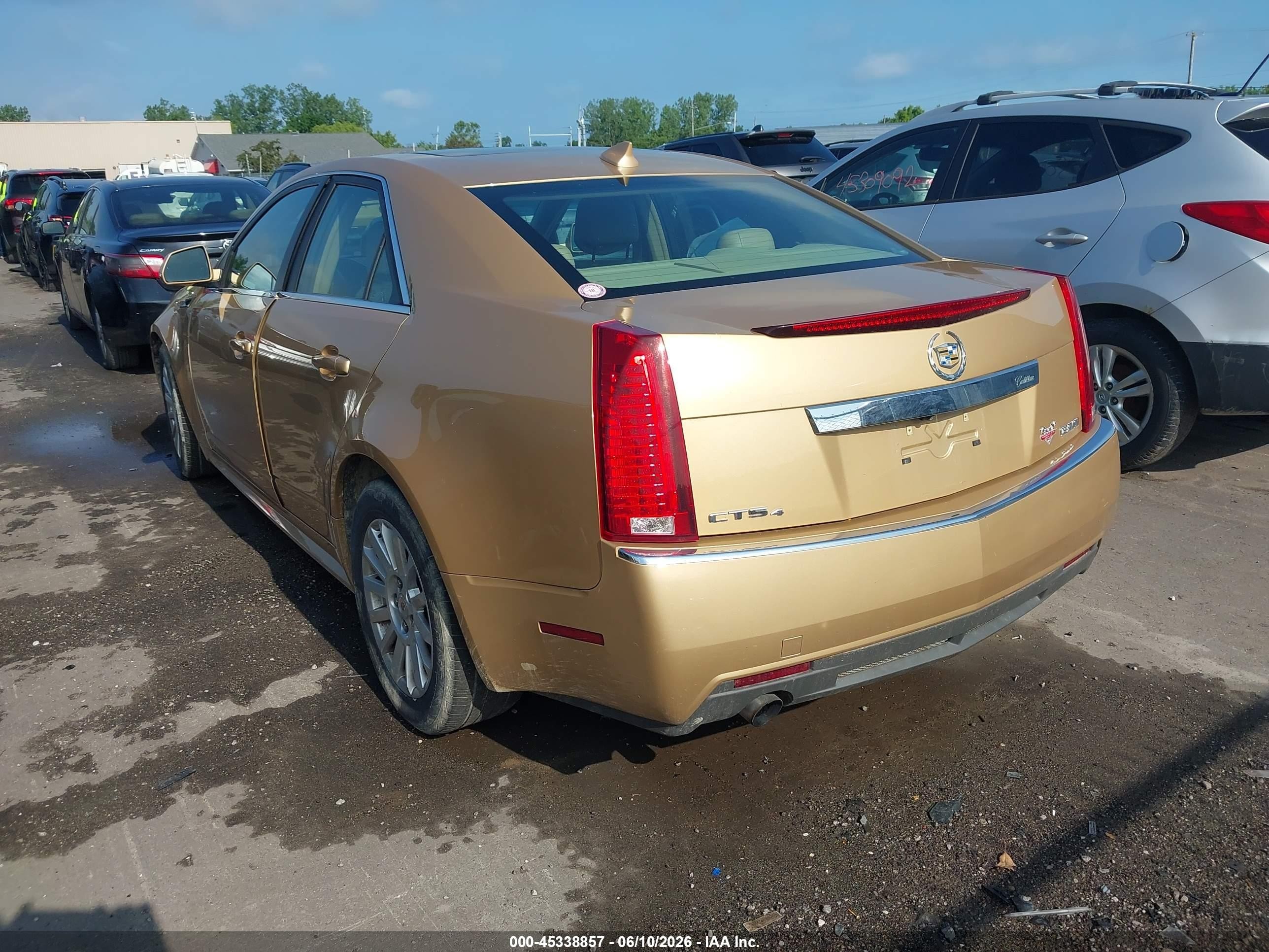 2013 Cadillac Cts Luxury Золотой vin: 1G6DG5E57D0102693