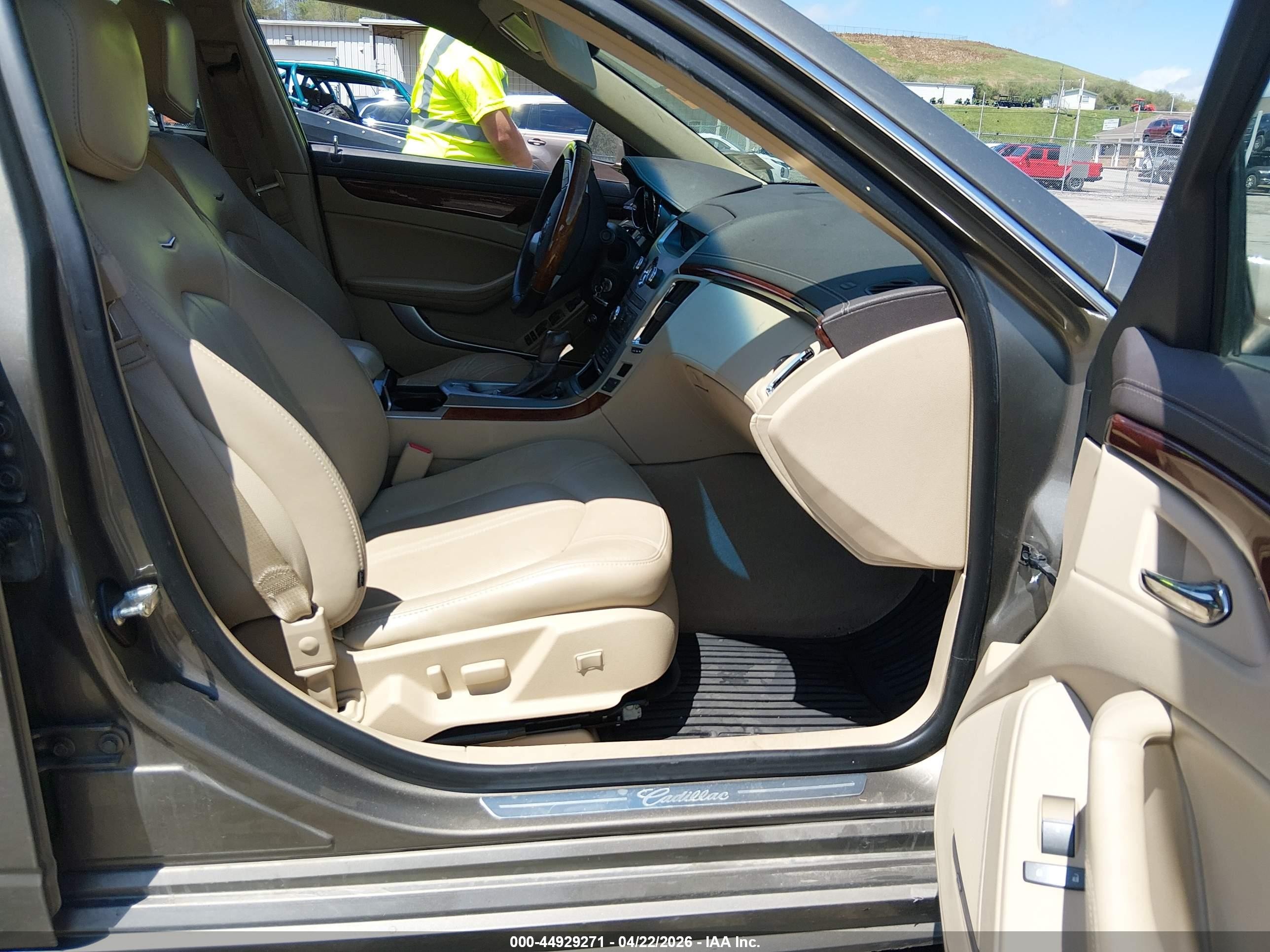 2011 Cadillac Cts Luxury Tan vin: 1G6DH5EYXB0107066