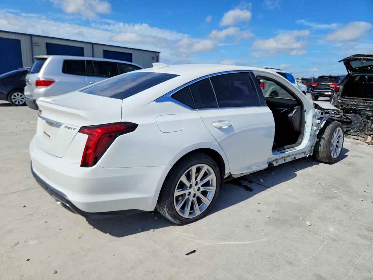 2020 Cadillac Ct5 Luxury White vin: 1G6DM5RKXL0138658