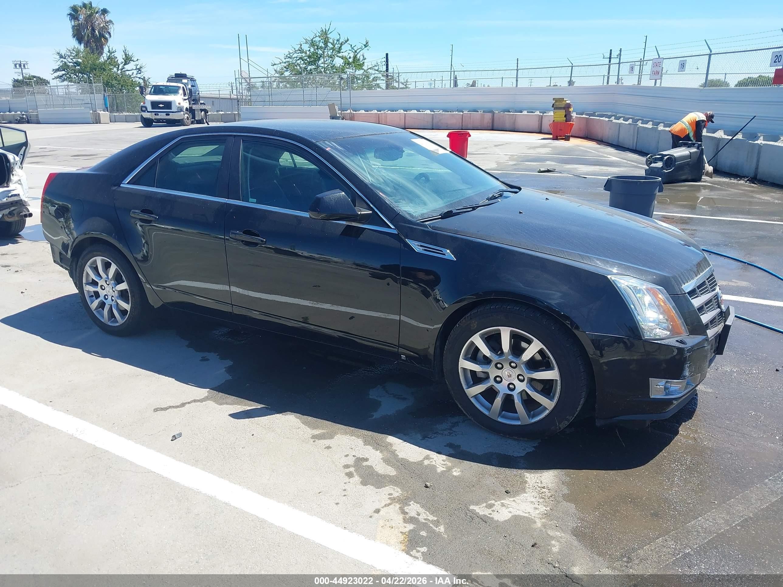 1G6DR57V780180002