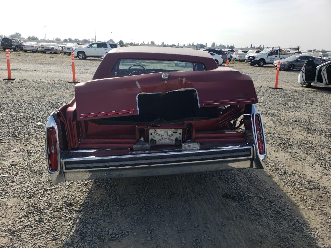 1987 Cadillac Brougham Red vin: 1G6DW51Y2H9733856