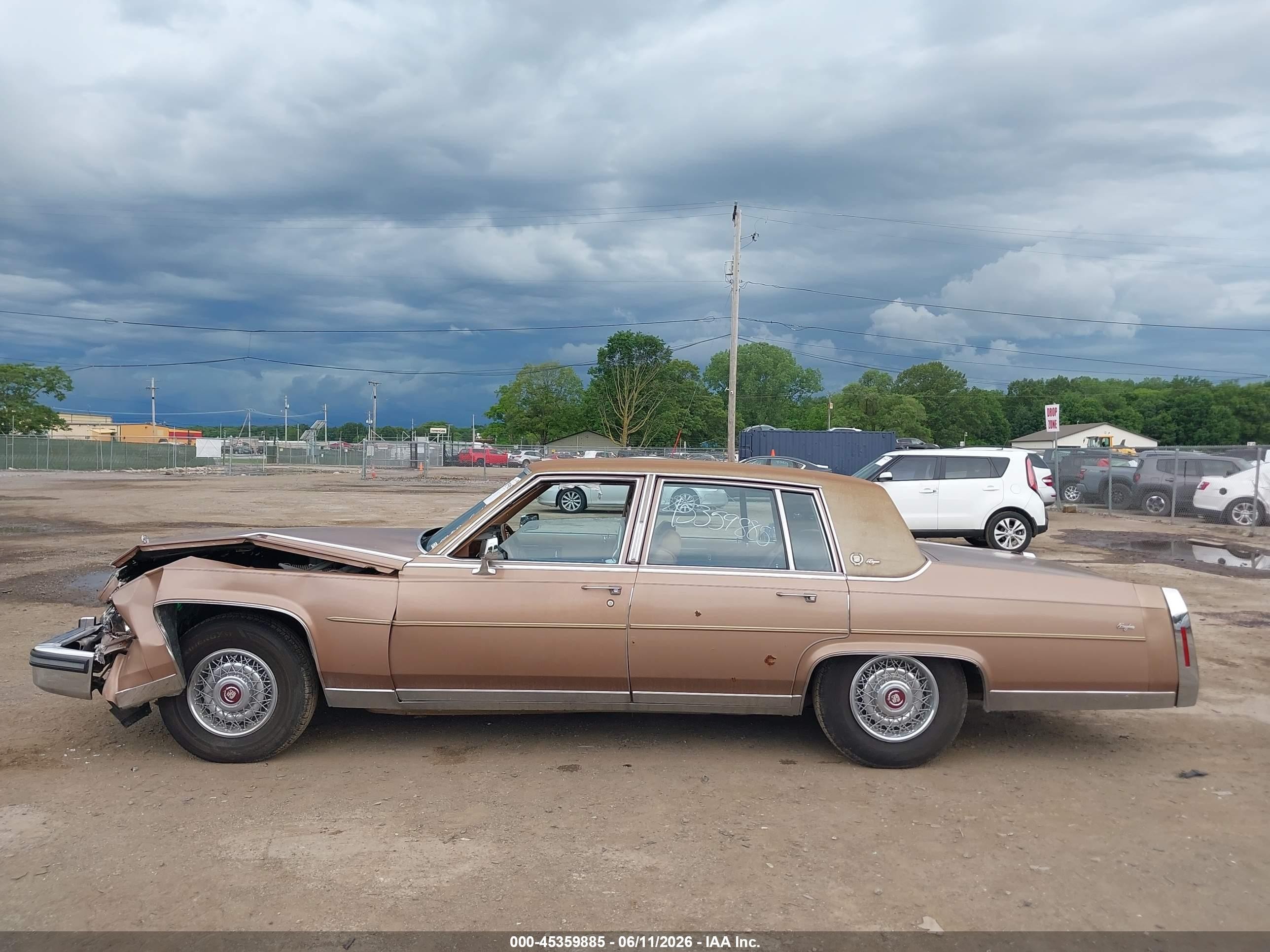 1988 Cadillac Brougham   Brown vin: 1G6DW51Y2J9702872
