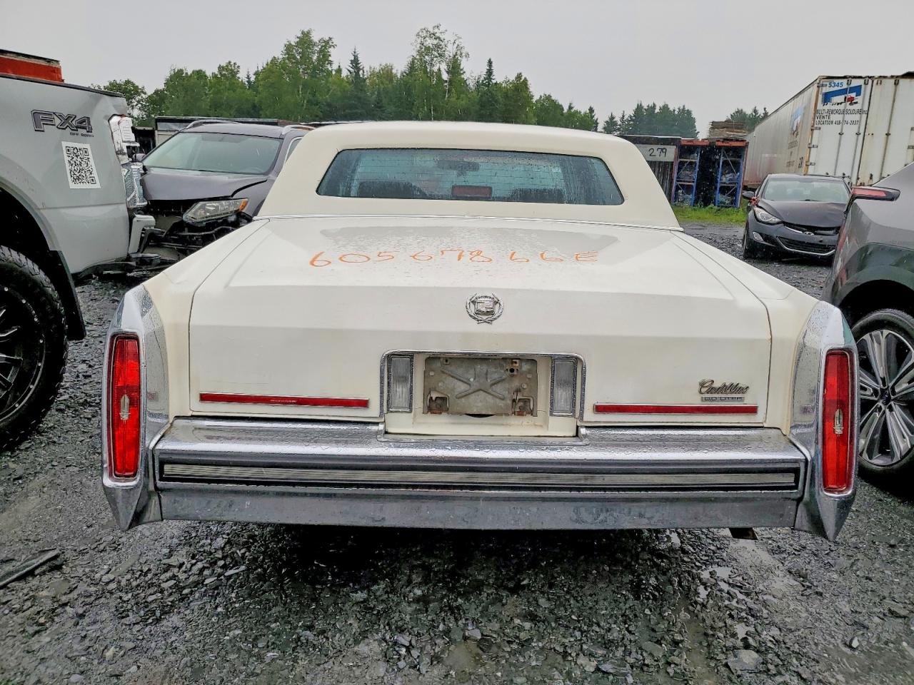 1988 Cadillac Brougham Cream vin: 1G6DW51Y2JR764630