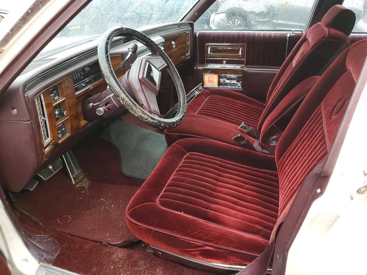 1988 Cadillac Brougham Cream vin: 1G6DW51Y2JR764630