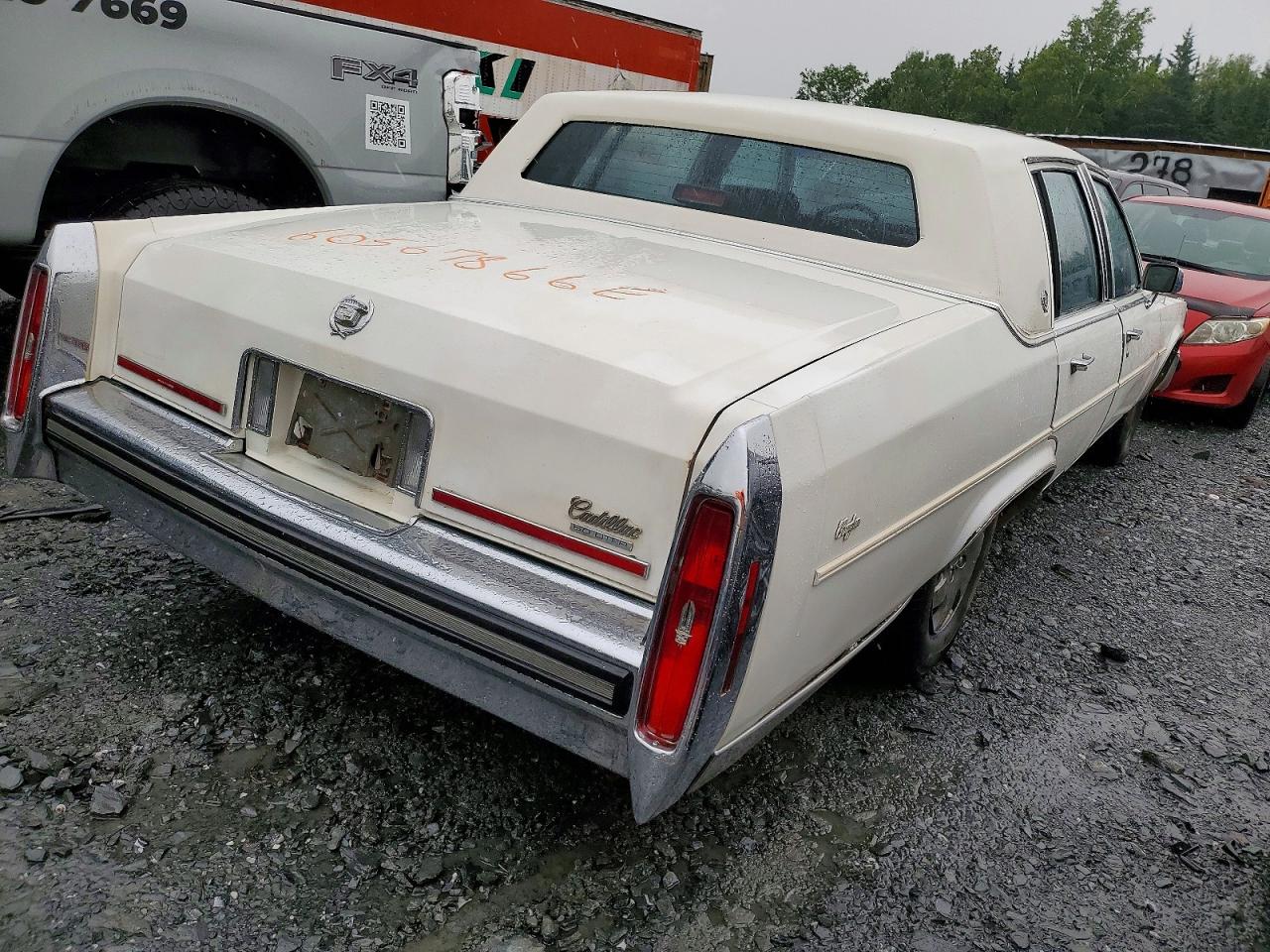 1988 Cadillac Brougham Cream vin: 1G6DW51Y2JR764630