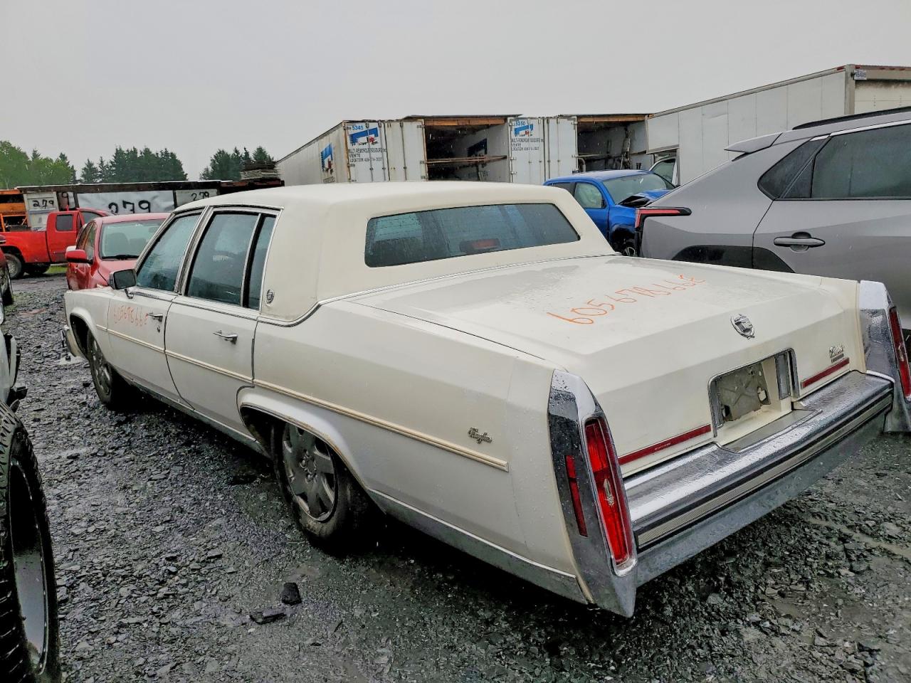 1988 Cadillac Brougham Cream vin: 1G6DW51Y2JR764630