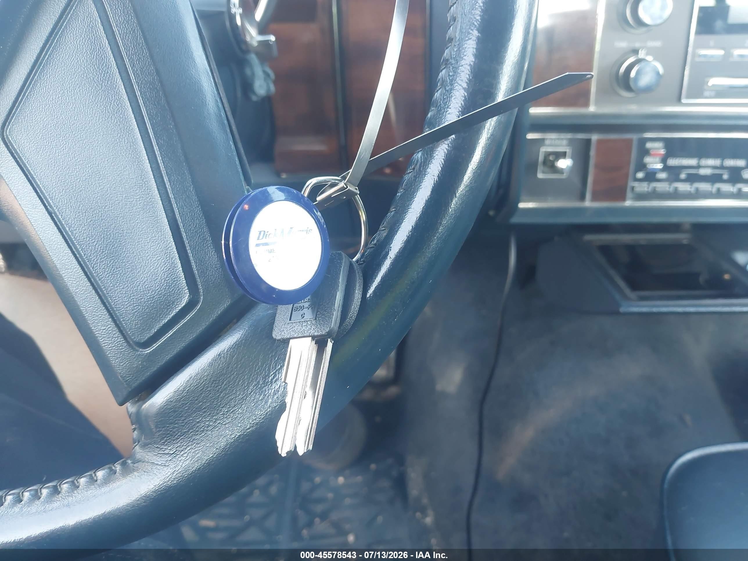 1987 Cadillac Brougham   Бирюзовый vin: 1G6DW51Y5H9726528
