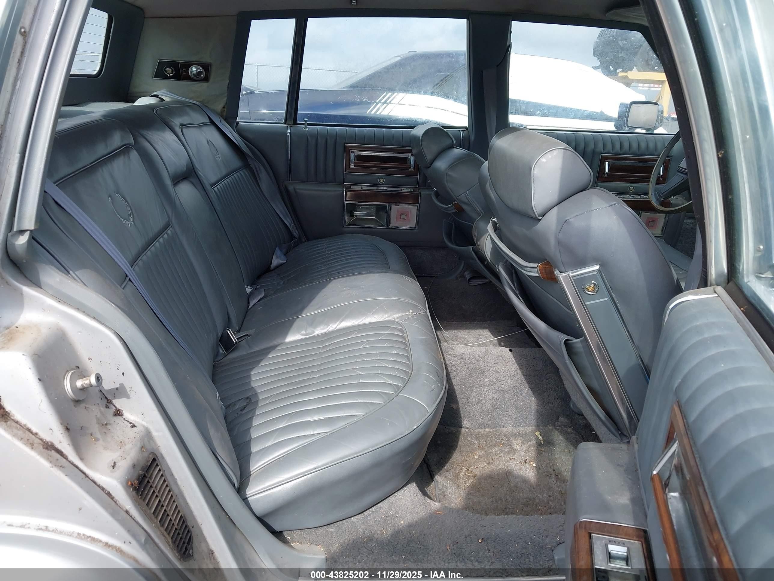 1988 Cadillac Brougham   Silver vin: 1G6DW51Y7J9733938