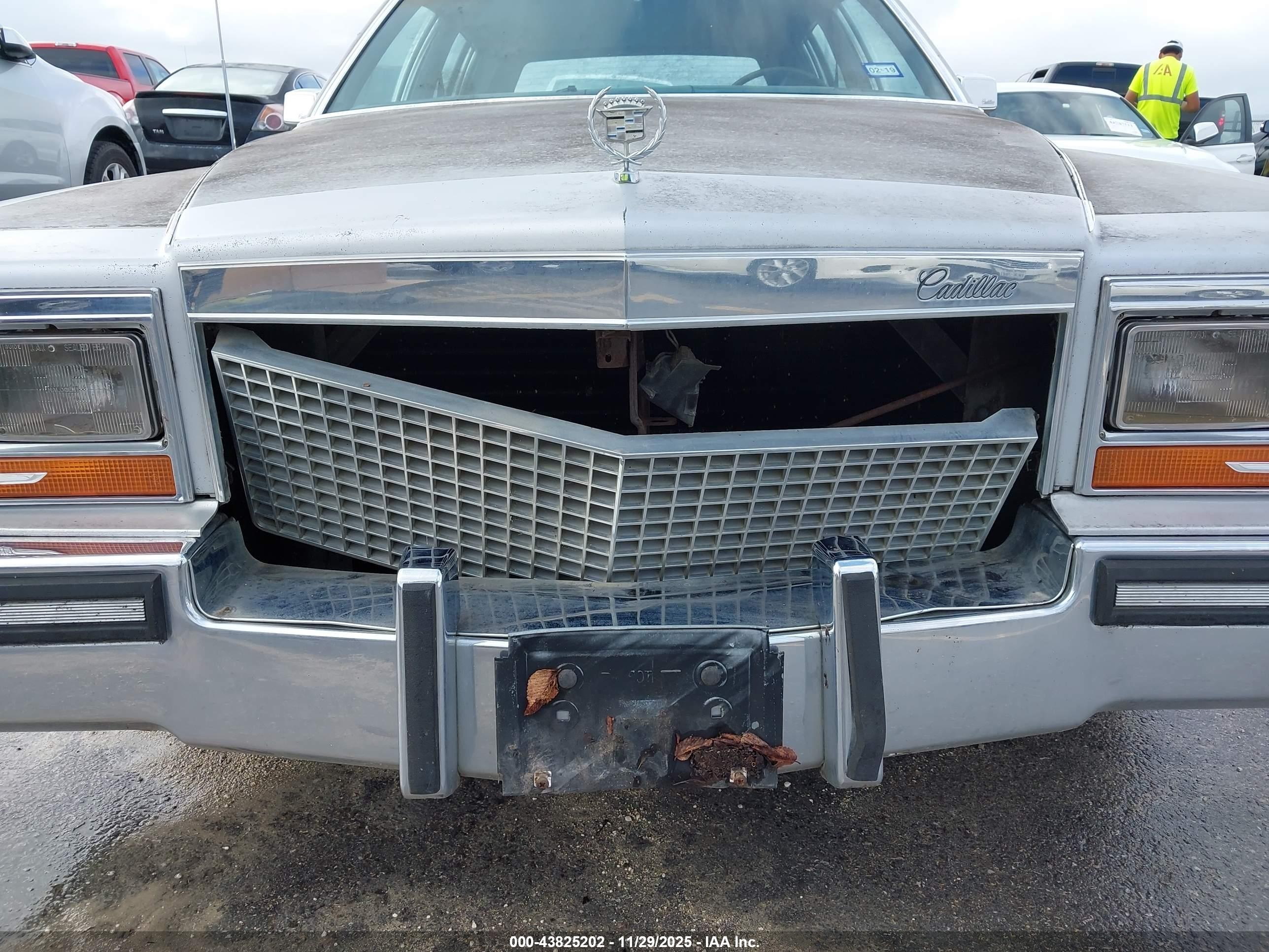 1988 Cadillac Brougham   Silver vin: 1G6DW51Y7J9733938