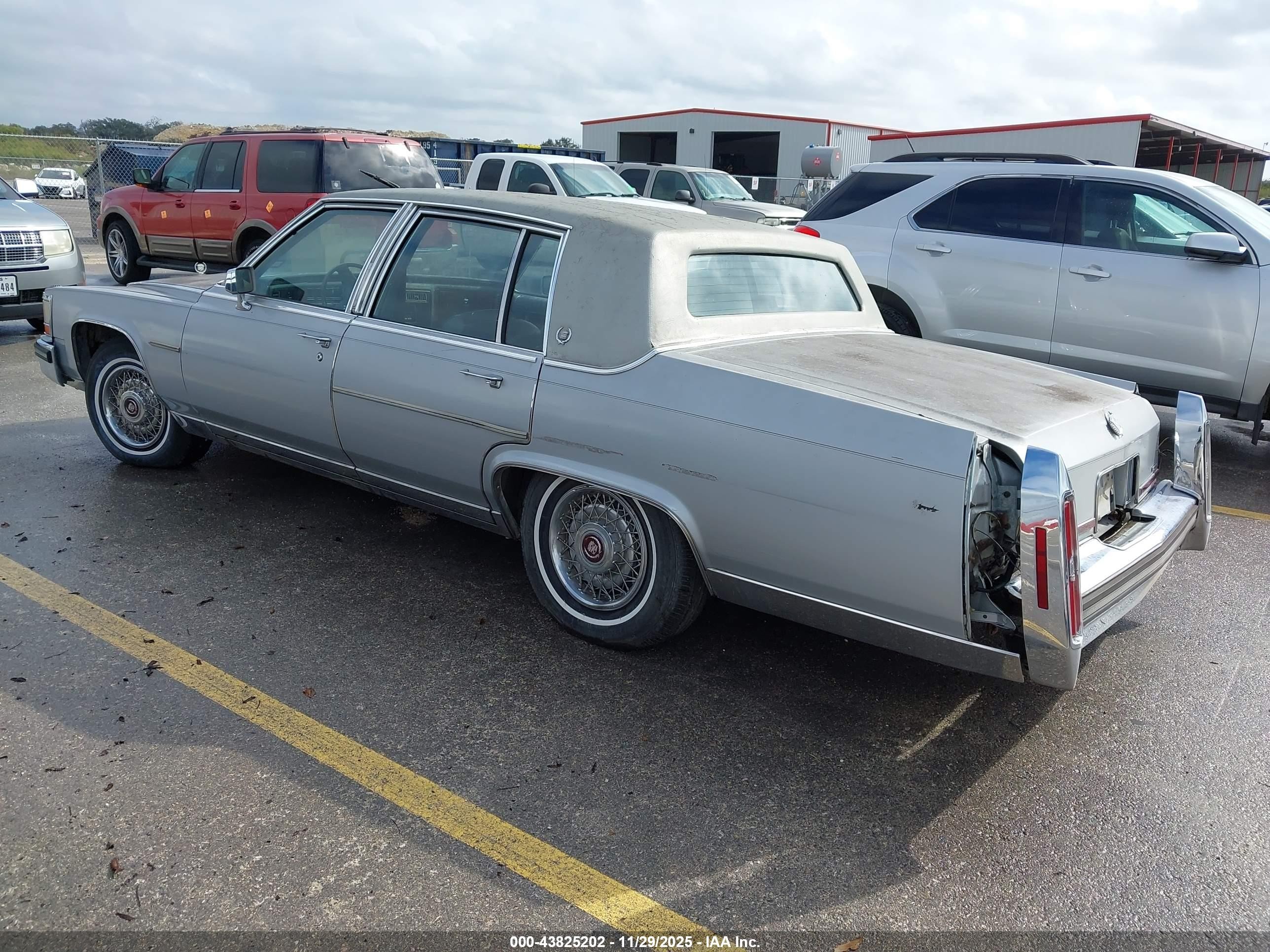 1988 Cadillac Brougham   Silver vin: 1G6DW51Y7J9733938
