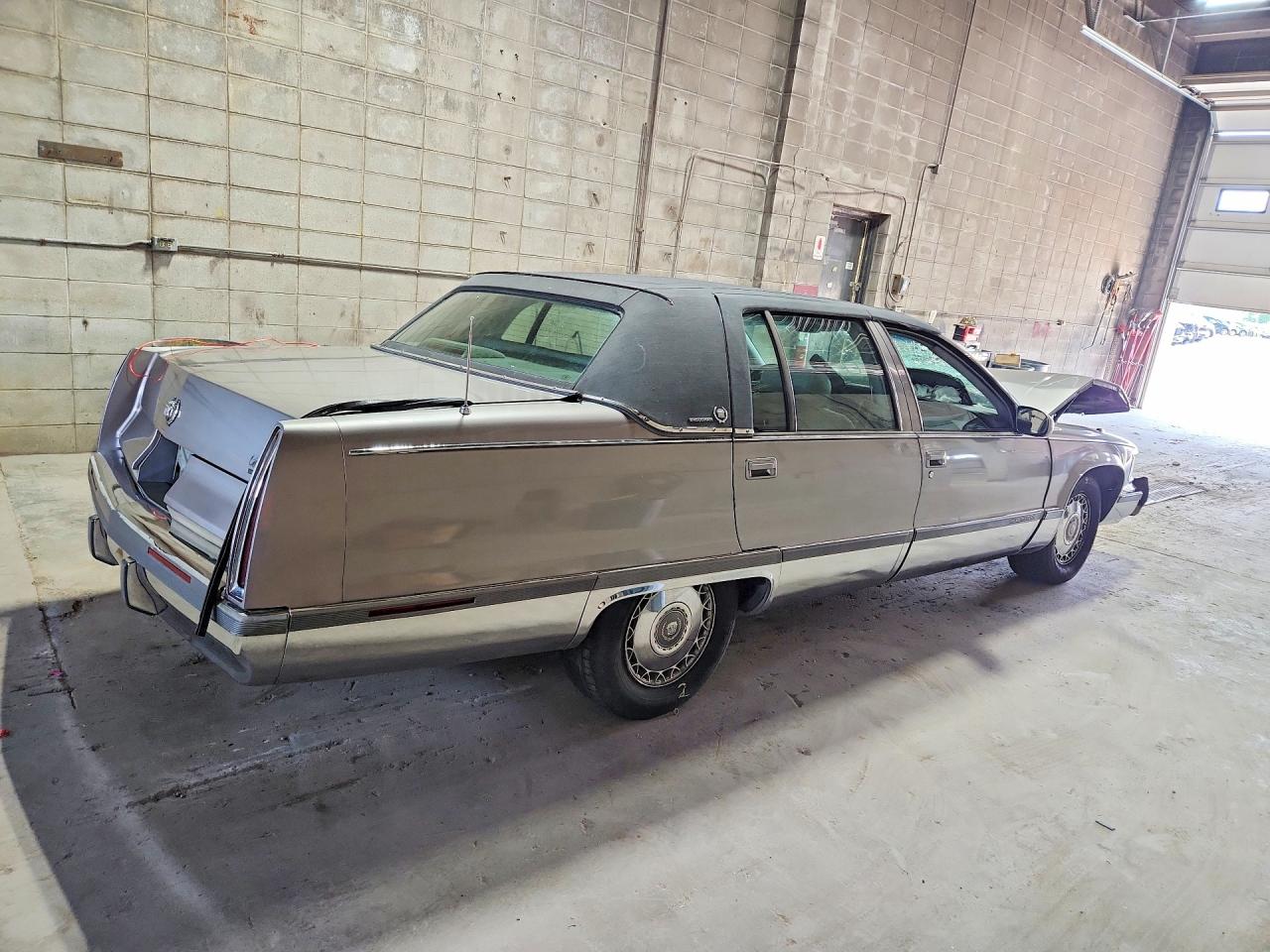 1995 Cadillac Fleetwood Base Серебряный vin: 1G6DW52P1SR704510