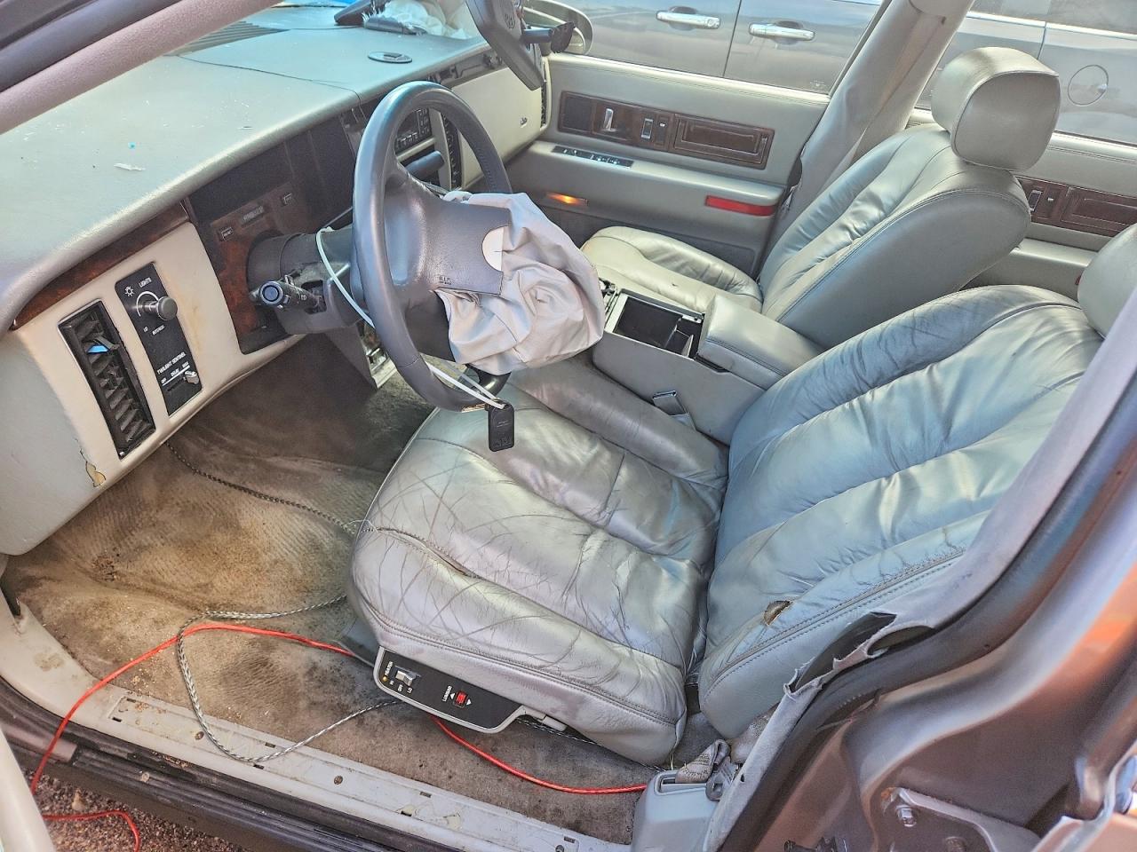 1995 Cadillac Fleetwood Base Серебряный vin: 1G6DW52P1SR704510