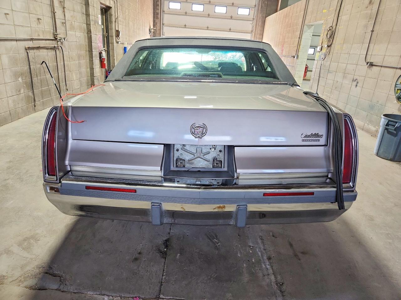 1995 Cadillac Fleetwood Base Серебряный vin: 1G6DW52P1SR704510