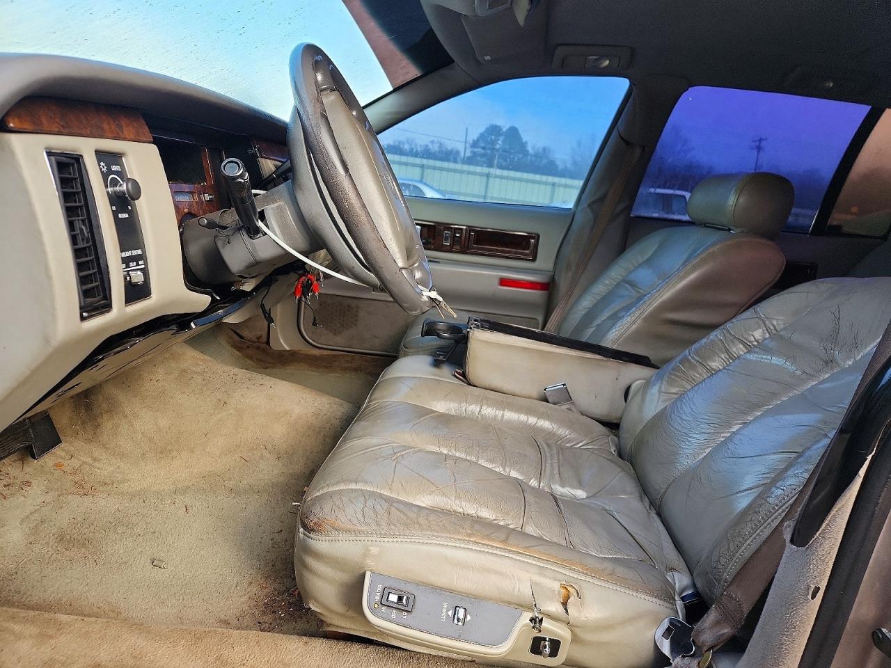 1996 Cadillac Fleetwood Base Gray vin: 1G6DW52P1TR702676