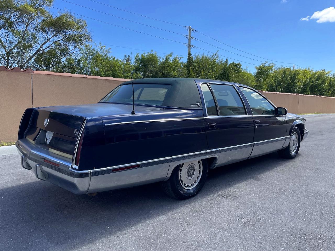 1995 Cadillac Fleetwood Base Blue vin: 1G6DW52P2SR713426