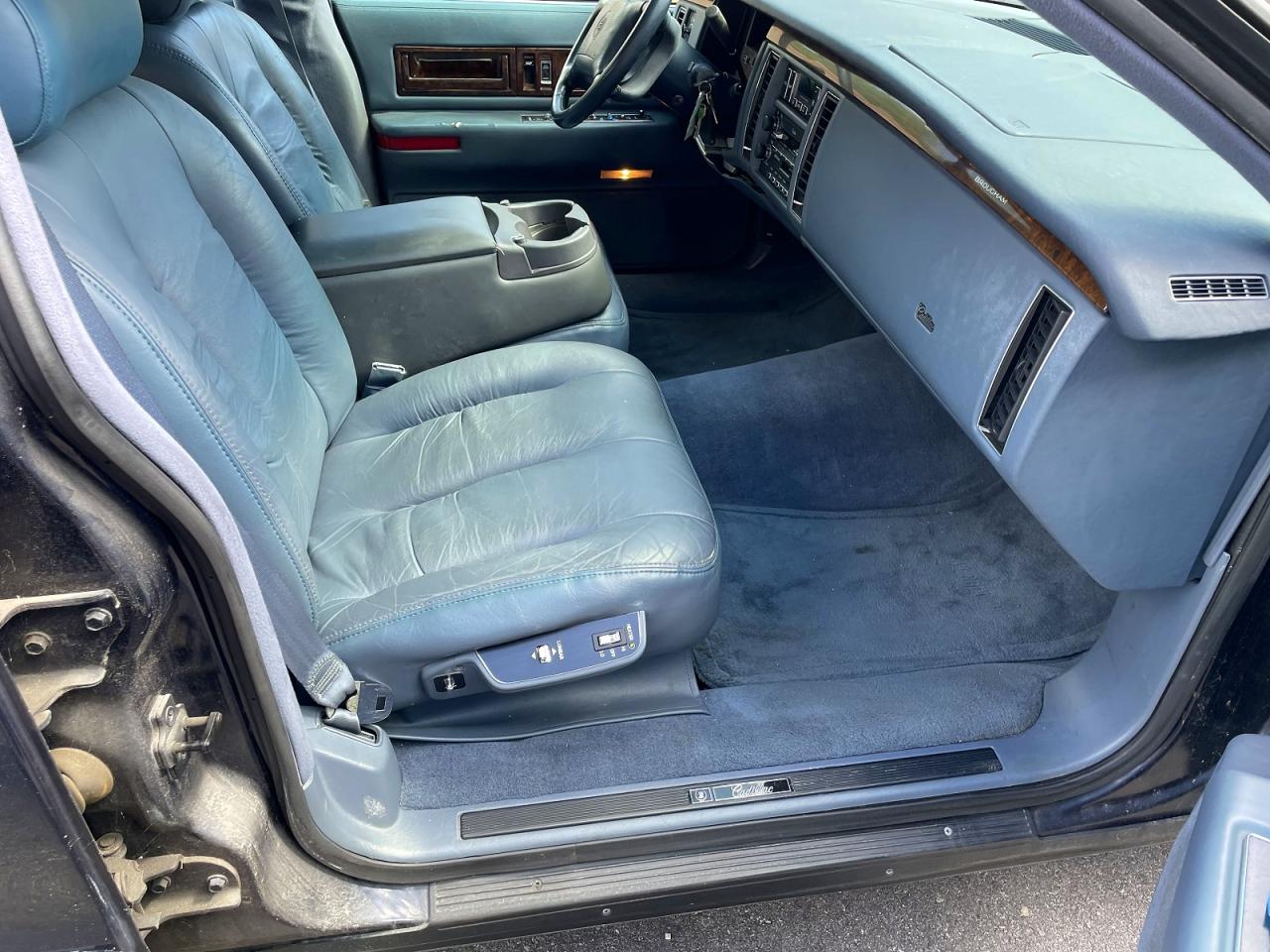 1995 Cadillac Fleetwood Base Blue vin: 1G6DW52P2SR713426