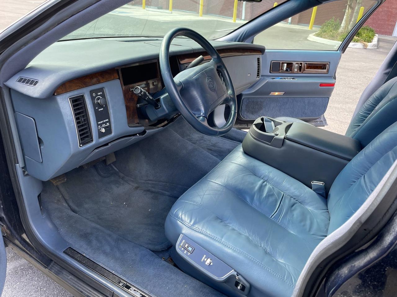 1995 Cadillac Fleetwood Base Blue vin: 1G6DW52P2SR713426
