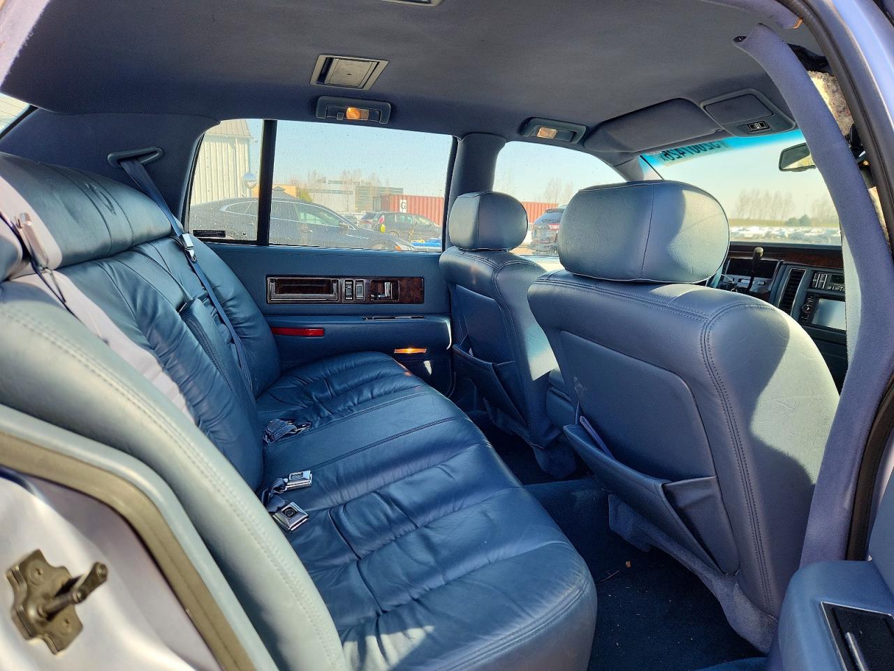1996 Cadillac Fleetwood Base Blue vin: 1G6DW52P2TR704081