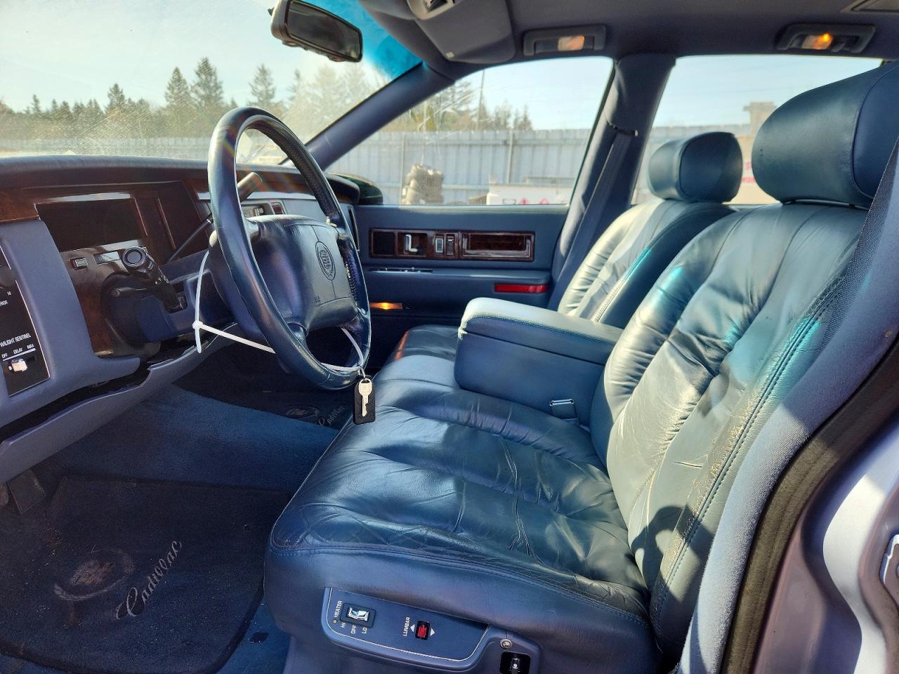 1996 Cadillac Fleetwood Base Blue vin: 1G6DW52P2TR704081