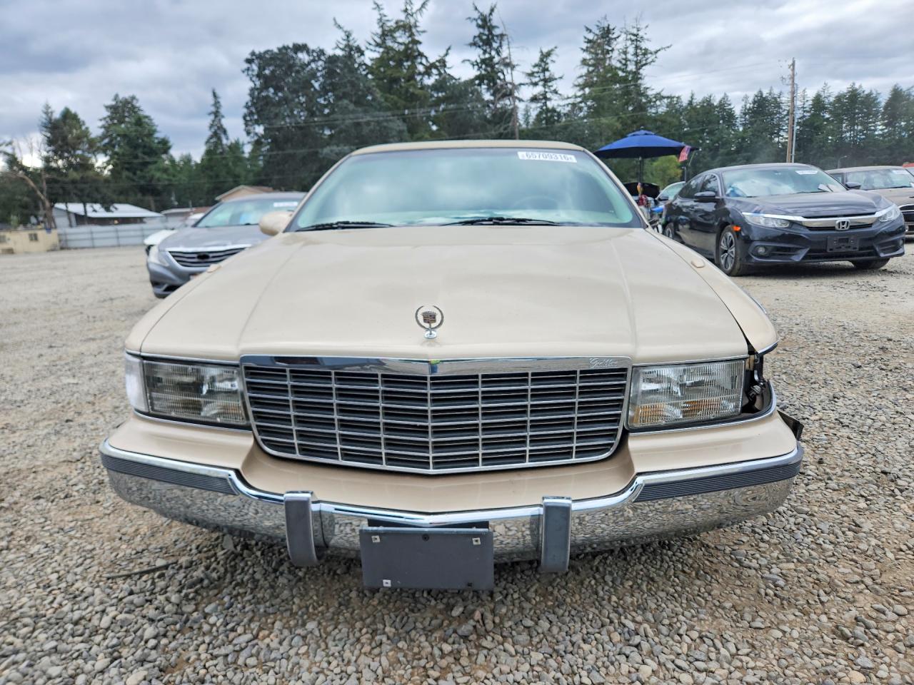 1995 Cadillac Fleetwood Base Tan vin: 1G6DW52P3SR707814