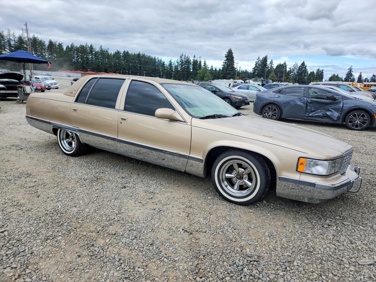 1995 Cadillac Fleetwood Base Tan vin: 1G6DW52P3SR707814