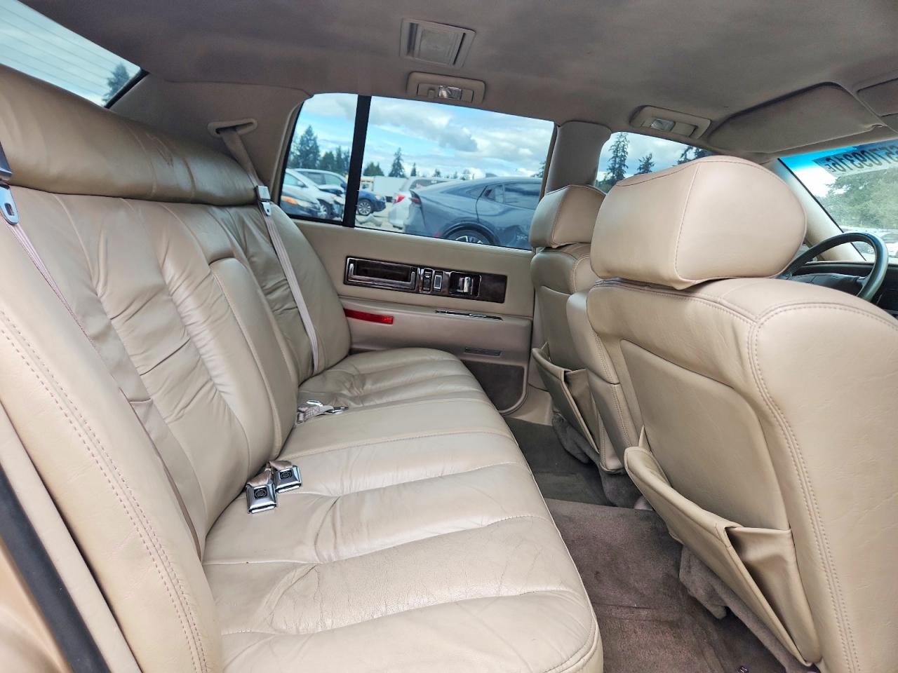 1995 Cadillac Fleetwood Base Tan vin: 1G6DW52P3SR707814