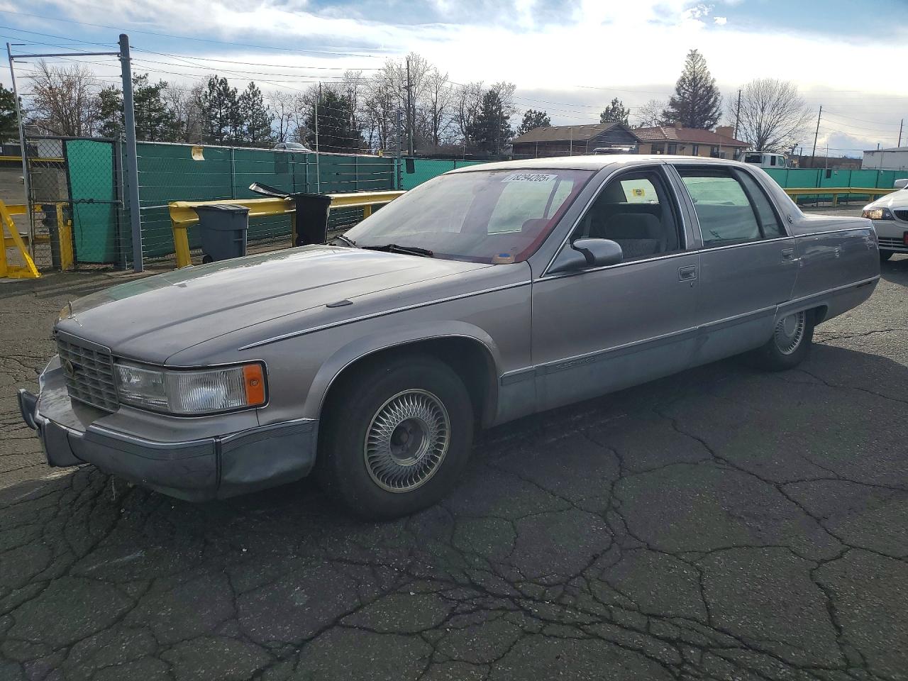1995 Cadillac Fleetwood Base Silver vin: 1G6DW52P3SR714391