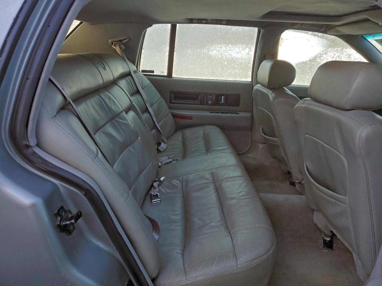 1994 Cadillac Fleetwood Base Gray vin: 1G6DW52P4RR726818
