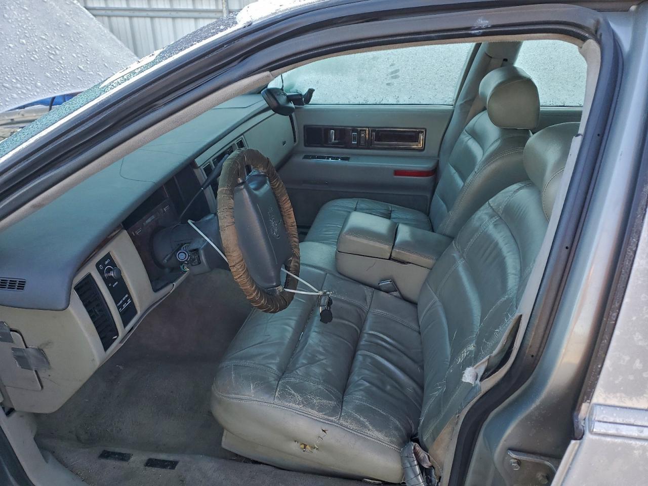 1994 Cadillac Fleetwood Base Gray vin: 1G6DW52P4RR726818