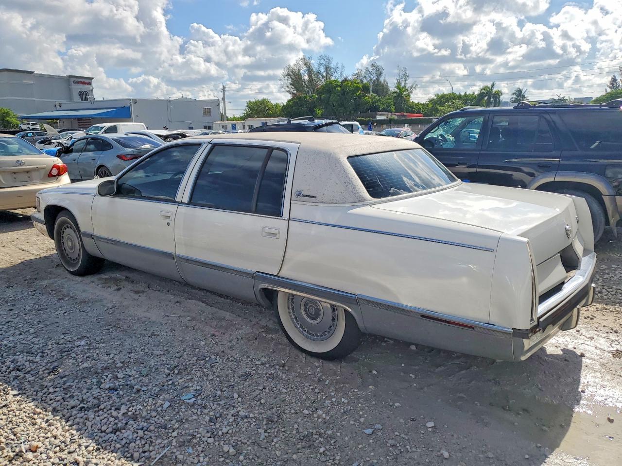 1996 Cadillac Fleetwood Base/brougham White vin: 1G6DW52P4TR709475