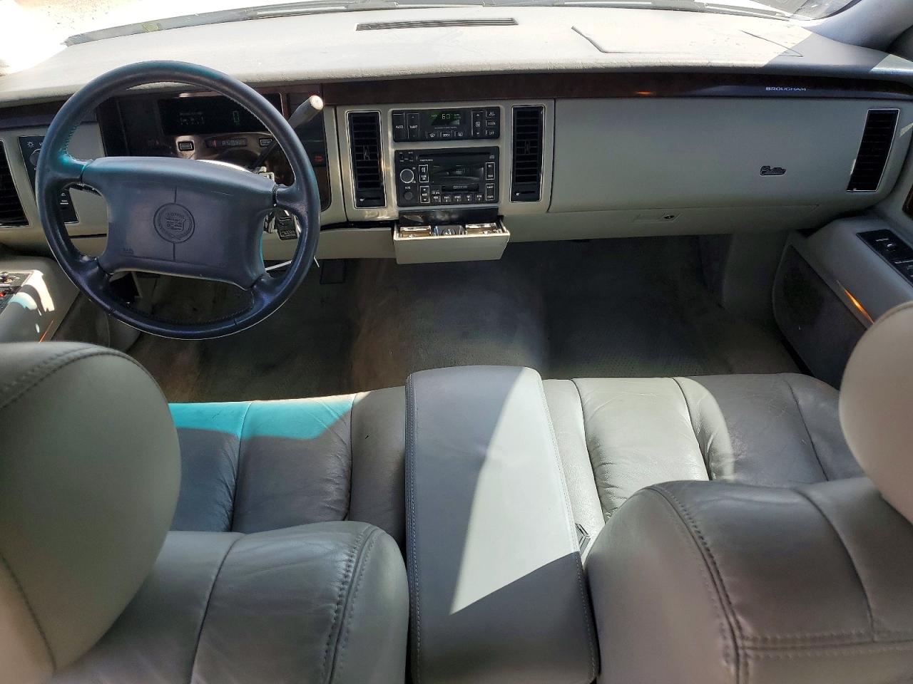 1996 Cadillac Fleetwood Base/brougham White vin: 1G6DW52P4TR709475