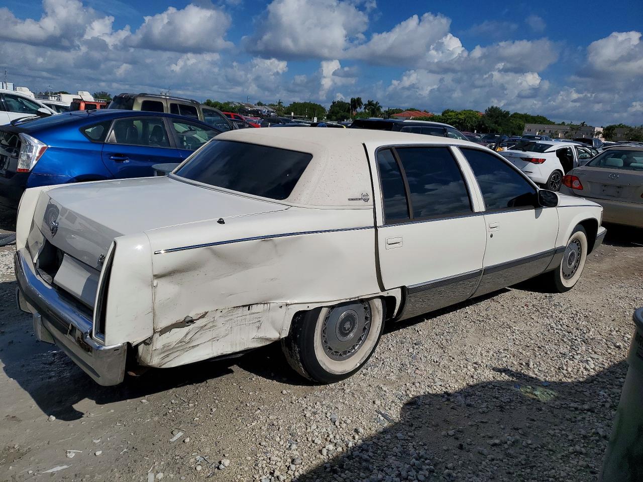 1996 Cadillac Fleetwood Base/brougham White vin: 1G6DW52P4TR709475