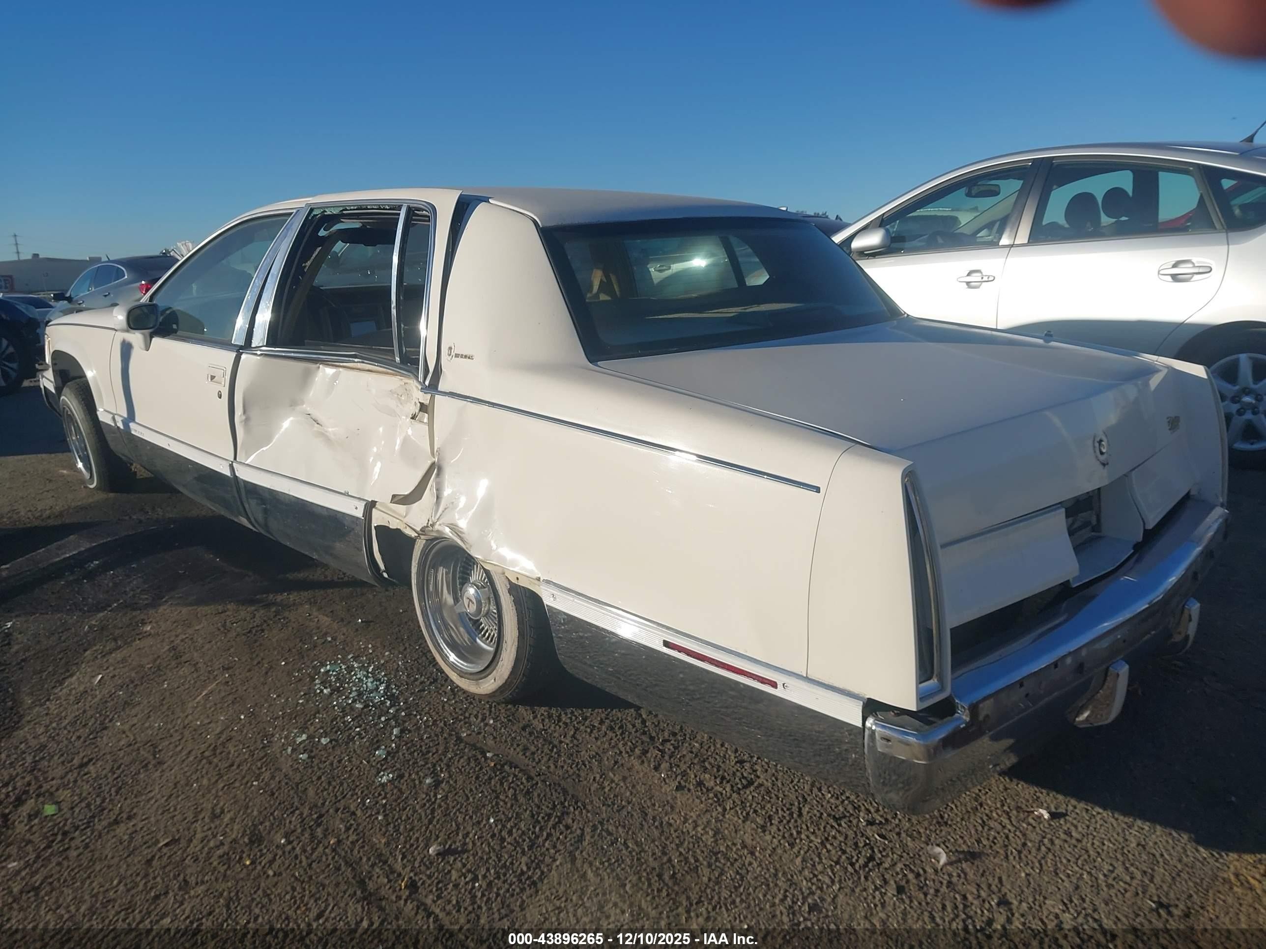 1995 Cadillac Fleetwood Brougham White vin: 1G6DW52P5SR704252
