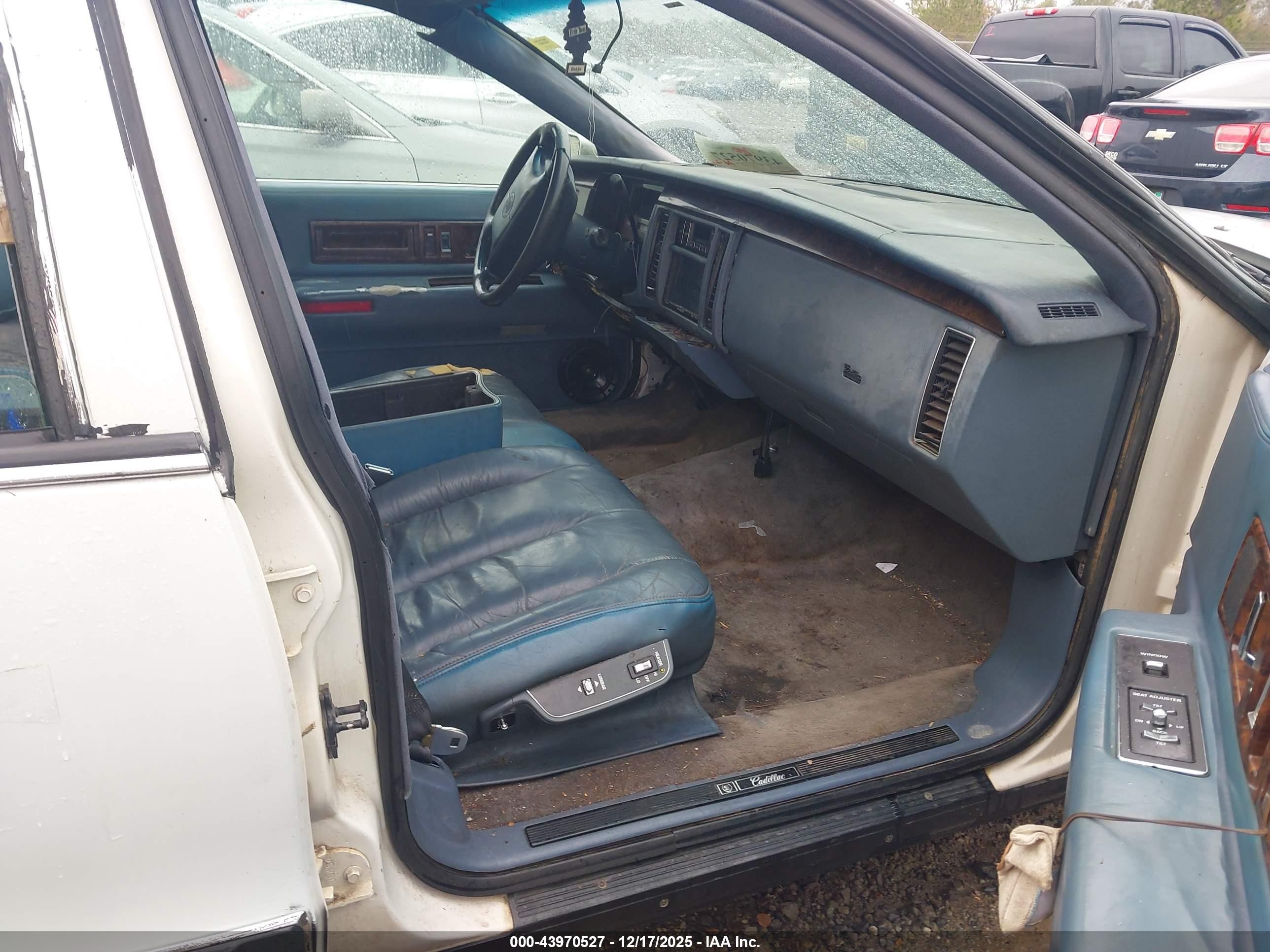 1996 Cadillac Fleetwood Brougham White vin: 1G6DW52P5TR710005