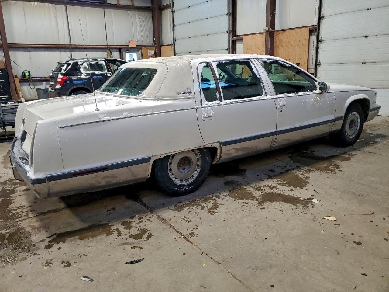 1996 Cadillac Fleetwood Base White vin: 1G6DW52P5TR710800