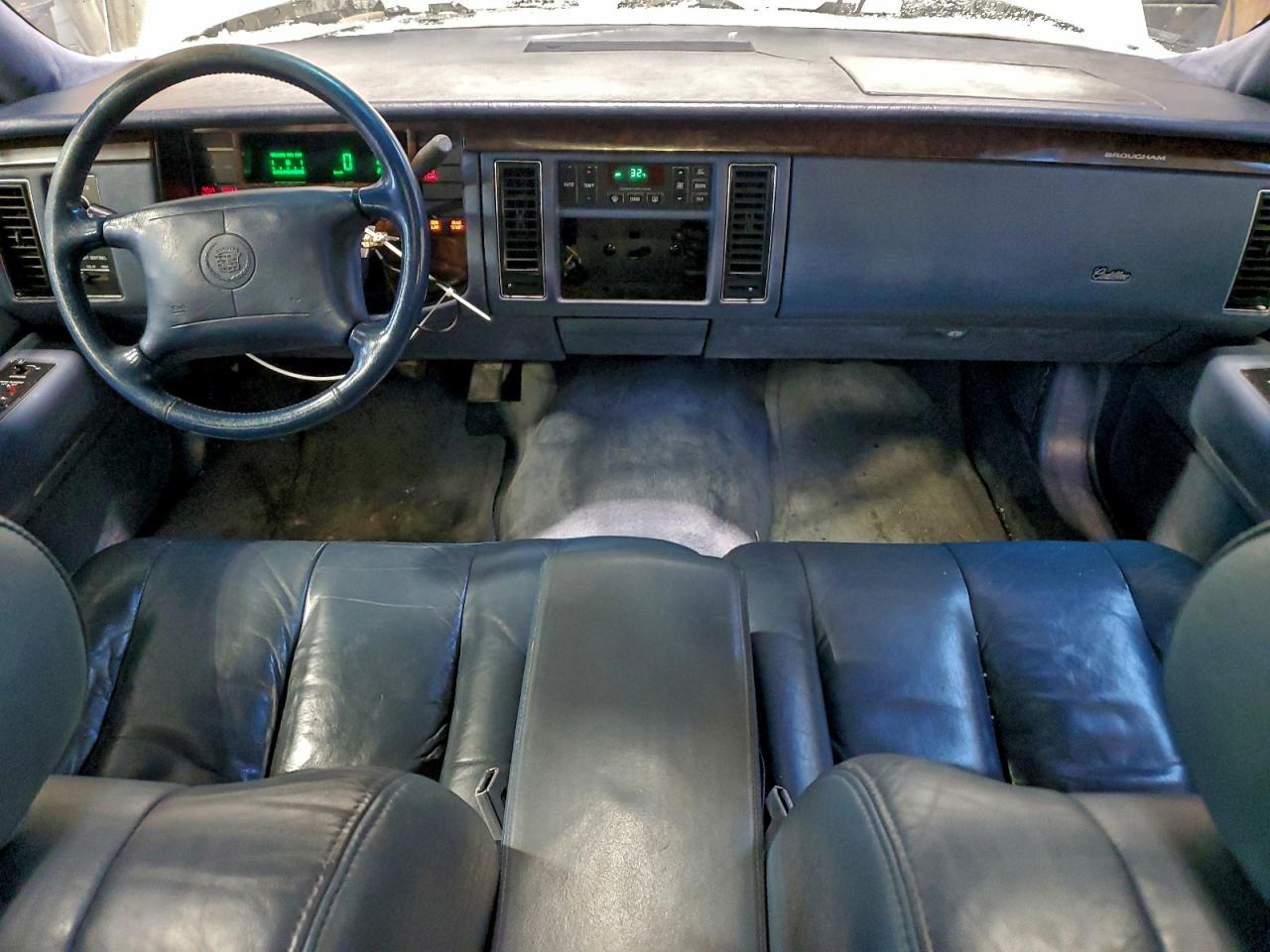 1996 Cadillac Fleetwood Base White vin: 1G6DW52P5TR710800