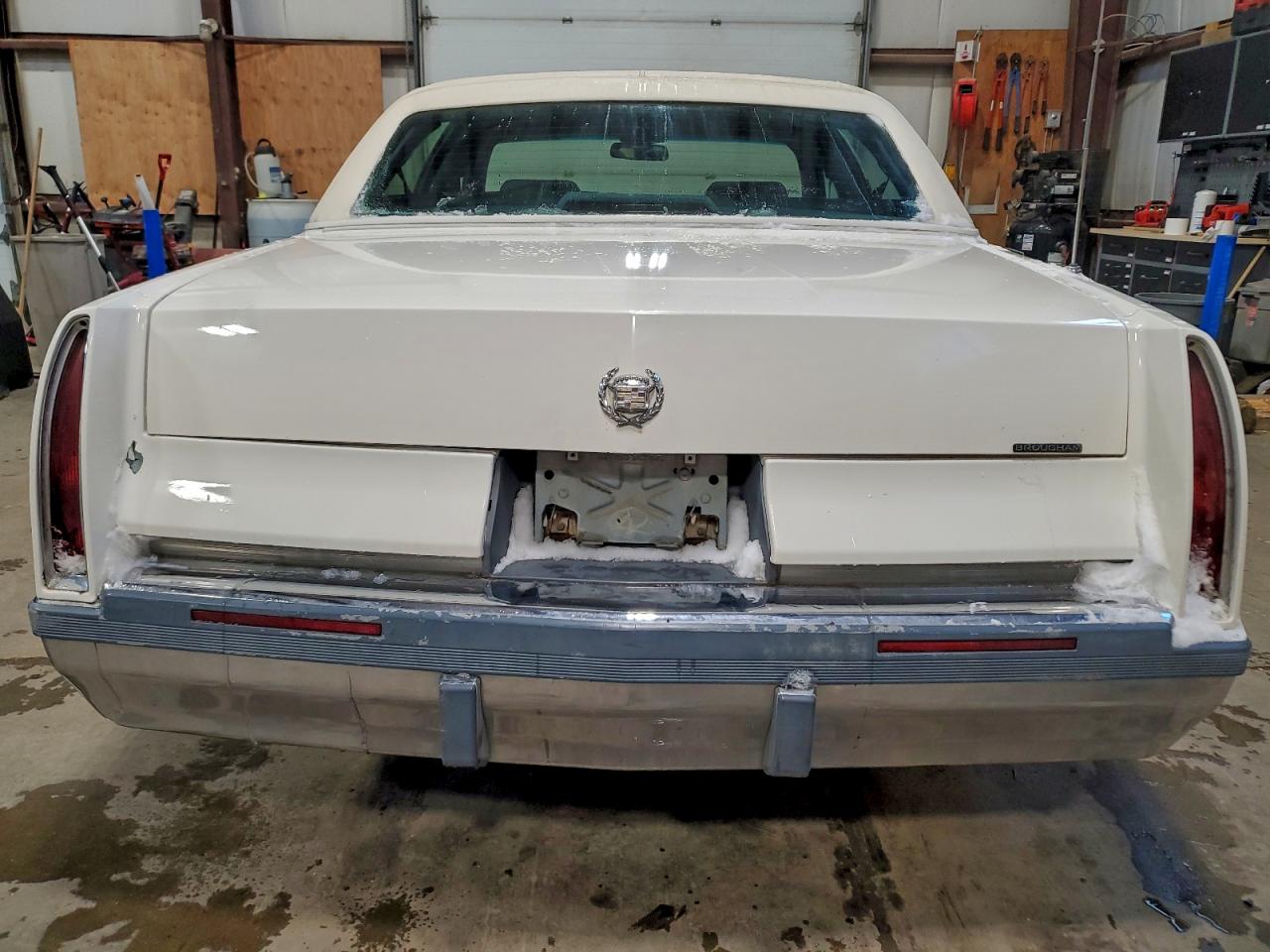 1996 Cadillac Fleetwood Base White vin: 1G6DW52P5TR710800