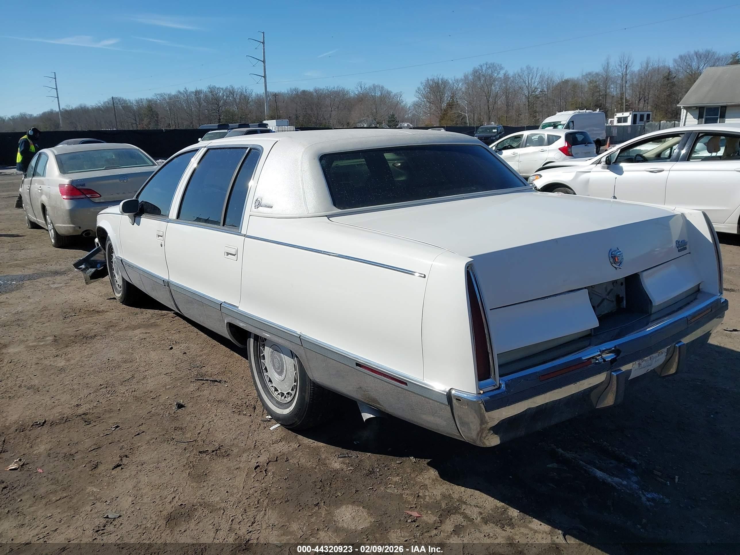 1994 Cadillac Fleetwood Brougham White vin: 1G6DW52P6RR711107