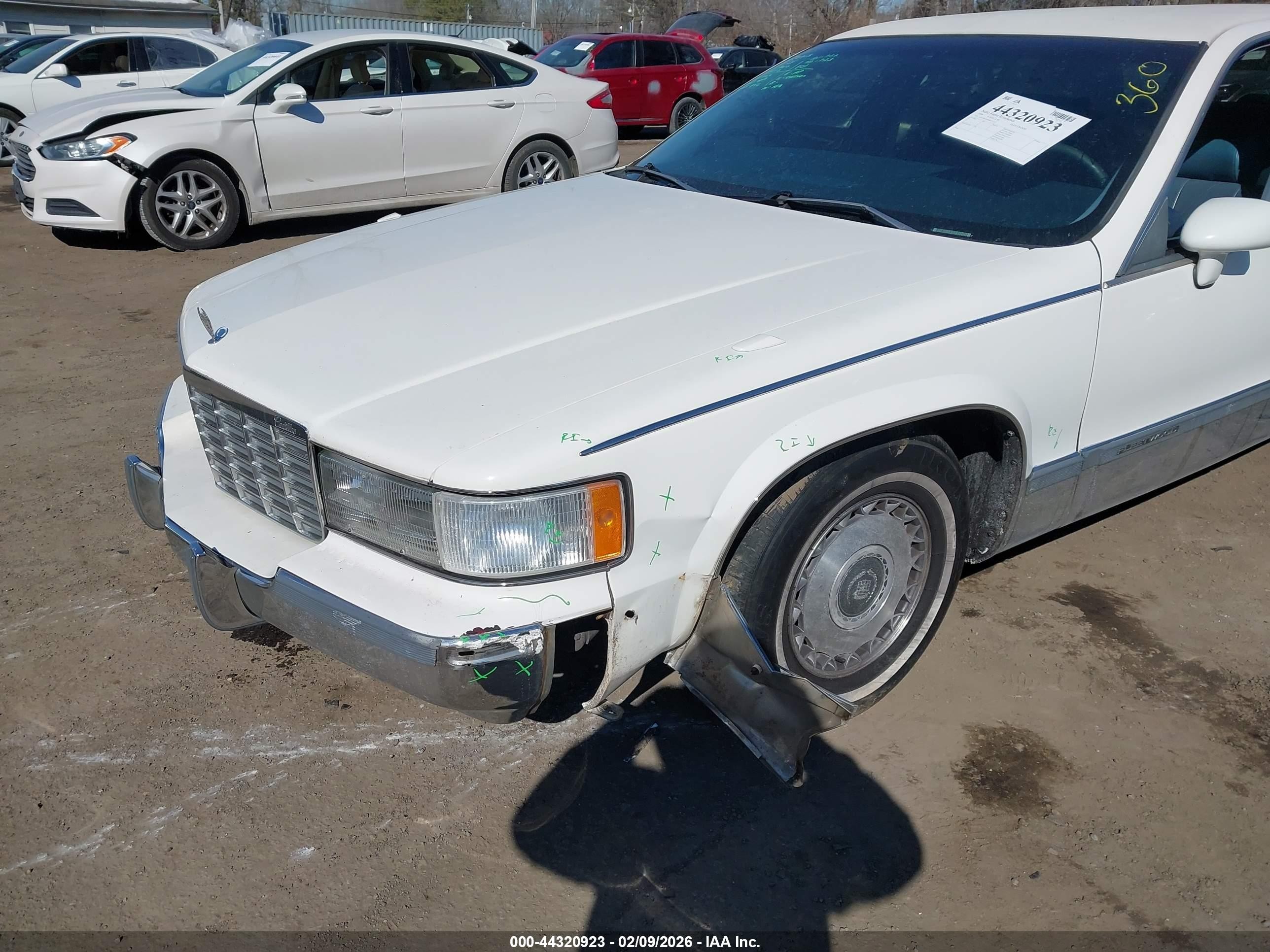 1994 Cadillac Fleetwood Brougham White vin: 1G6DW52P6RR711107