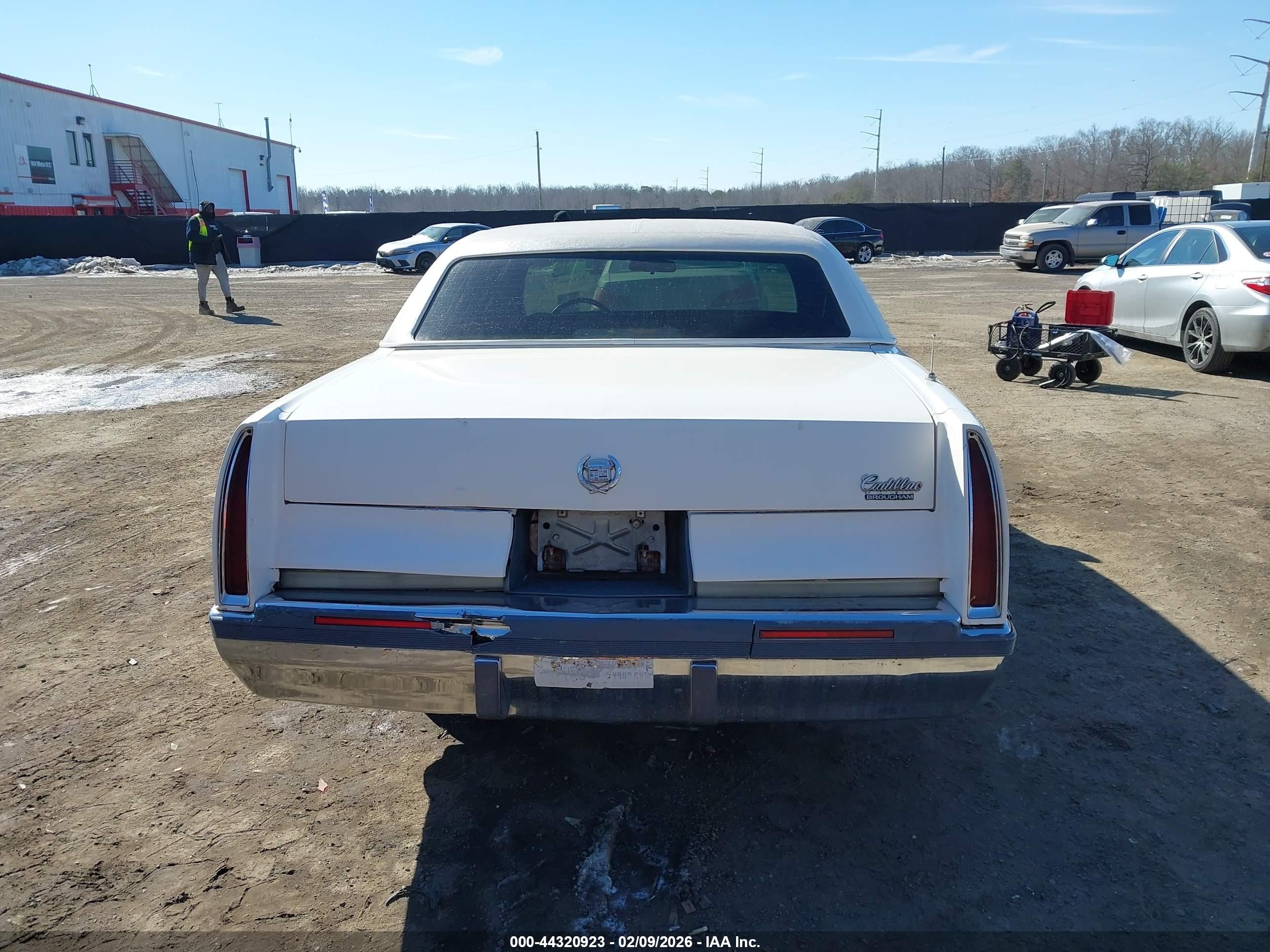 1994 Cadillac Fleetwood Brougham White vin: 1G6DW52P6RR711107