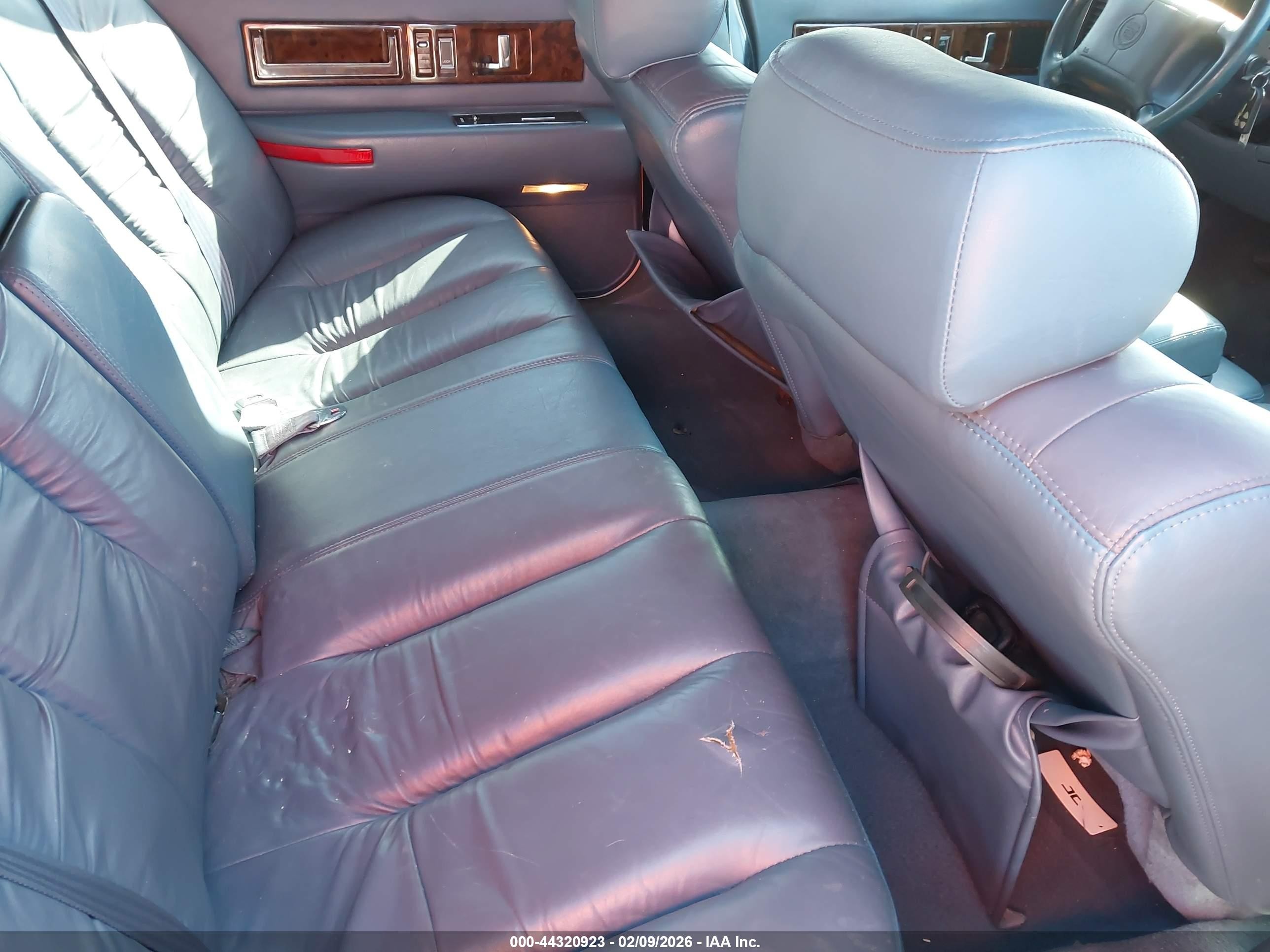 1994 Cadillac Fleetwood Brougham White vin: 1G6DW52P6RR711107