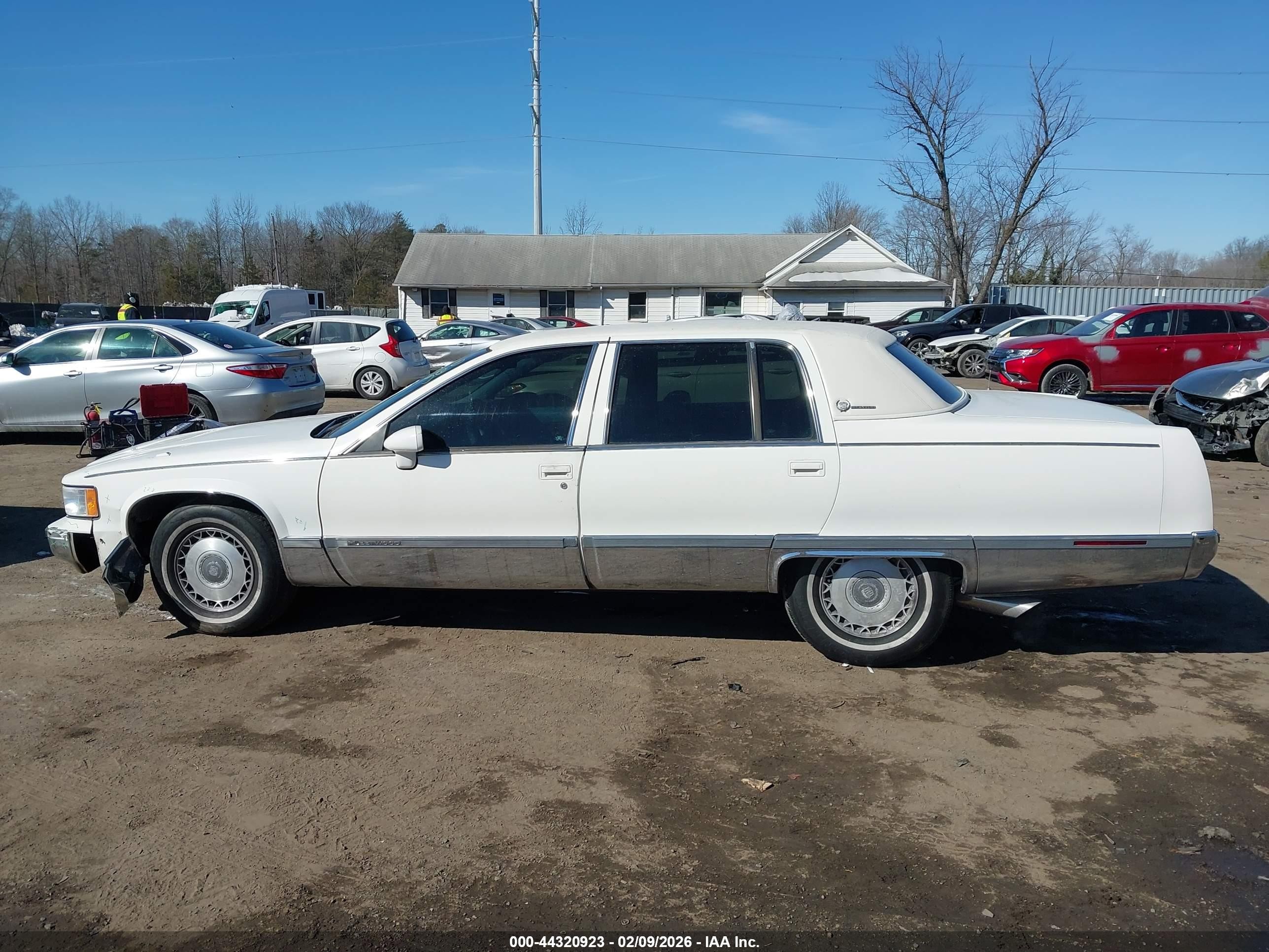 1994 Cadillac Fleetwood Brougham White vin: 1G6DW52P6RR711107