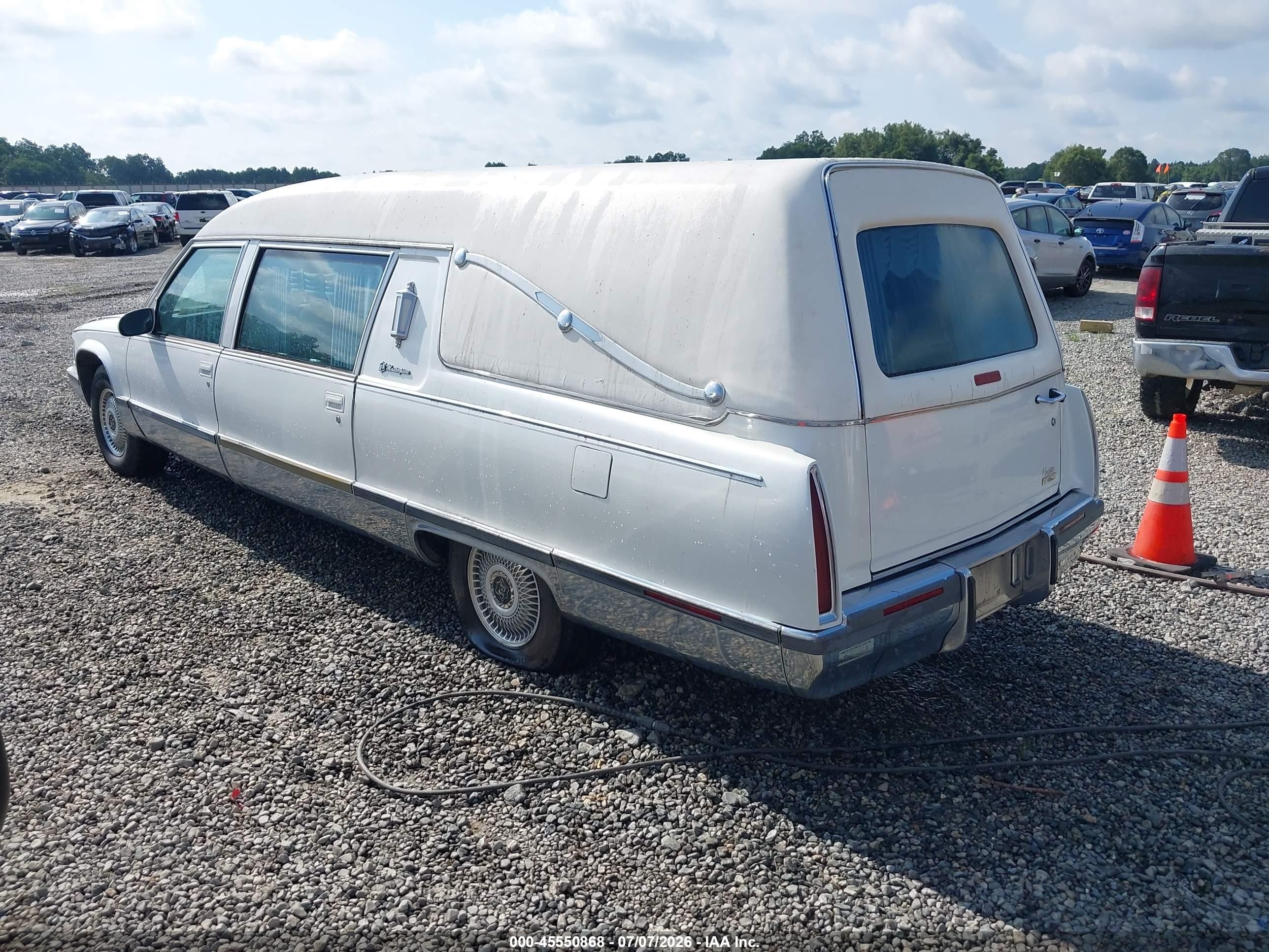 1996 Cadillac Fleetwood Brougham White vin: 1G6DW52P6TR702513