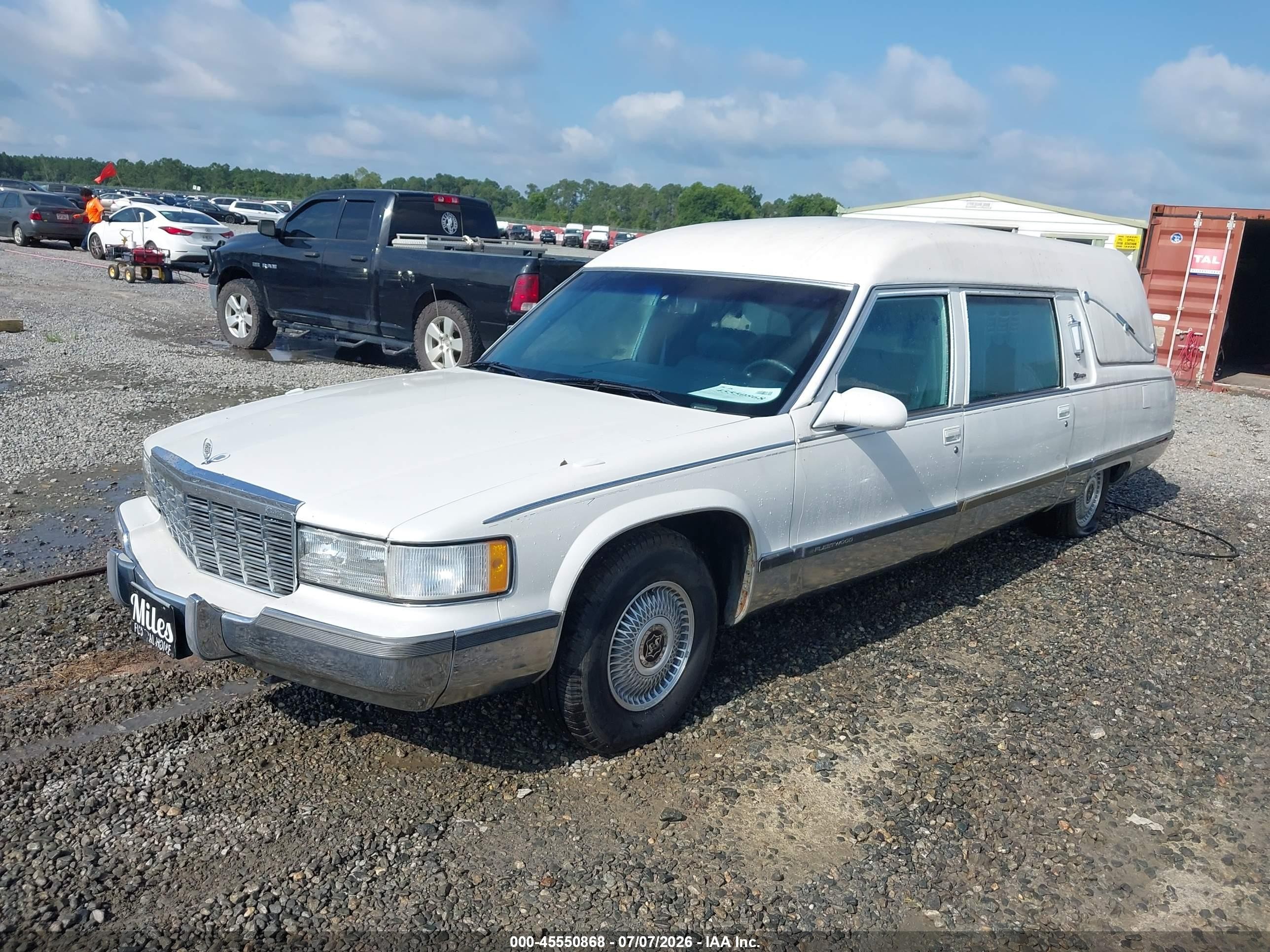 1996 Cadillac Fleetwood Brougham White vin: 1G6DW52P6TR702513