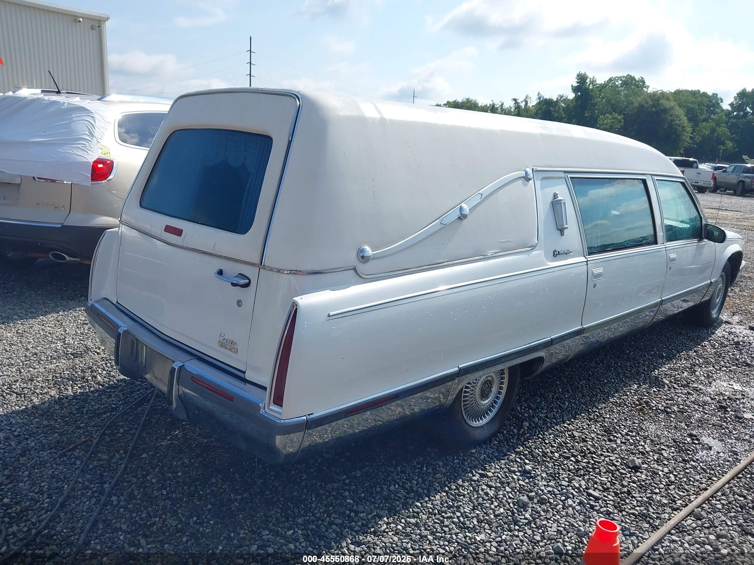 1996 Cadillac Fleetwood Brougham White vin: 1G6DW52P6TR702513