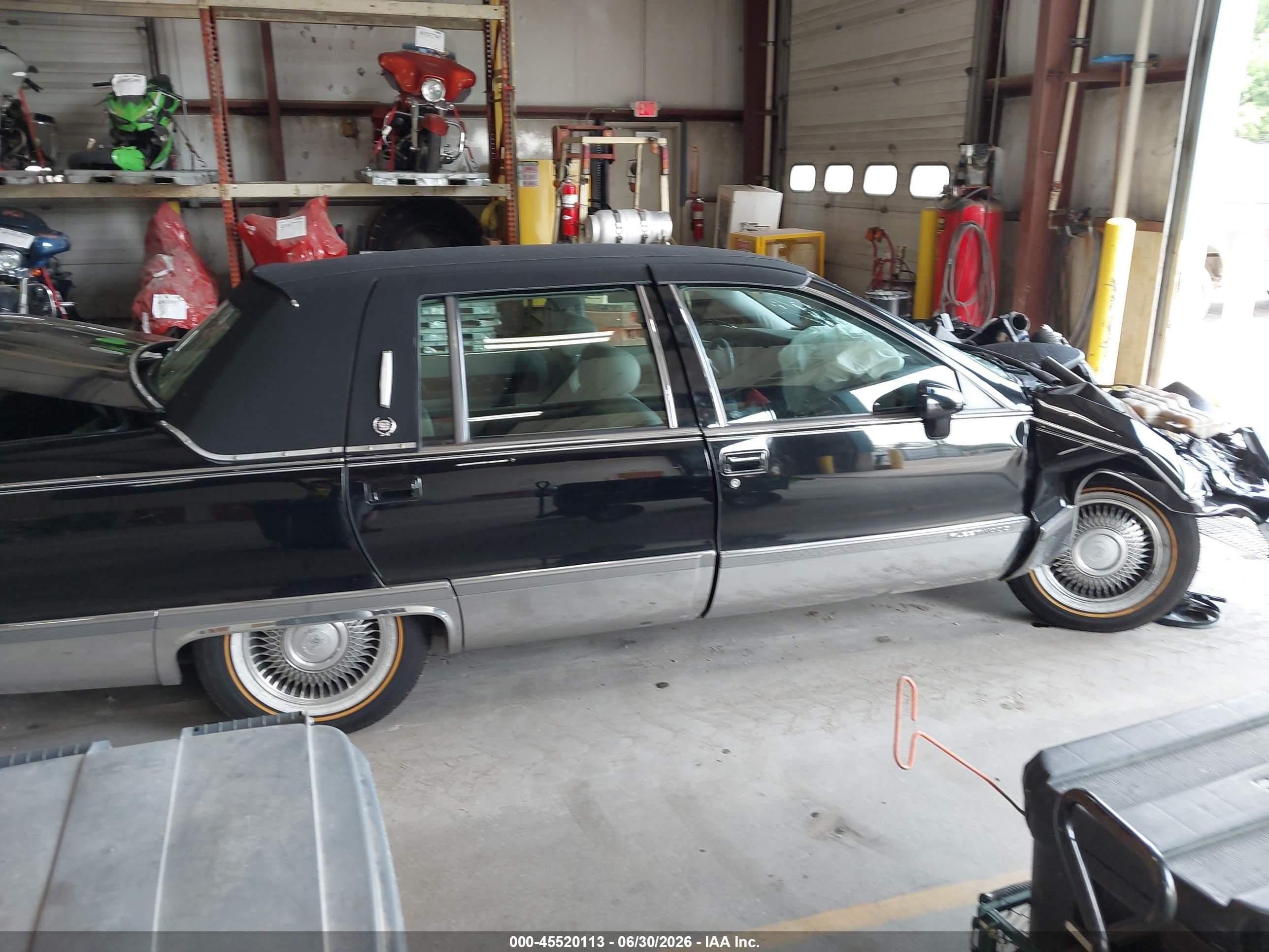 1994 Cadillac Fleetwood Brougham Black vin: 1G6DW52P8RR703879